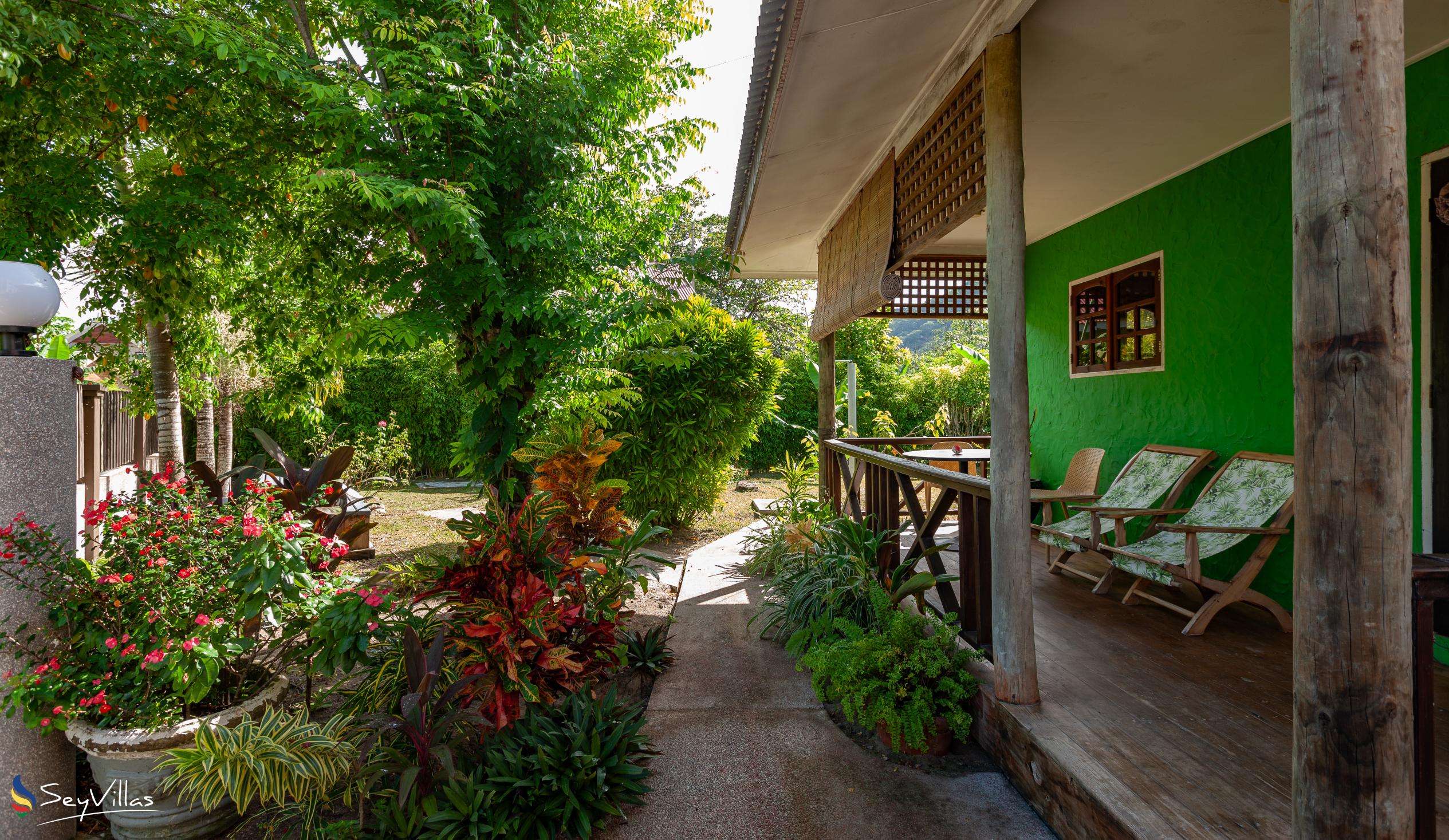 Photo 2: Fern Lodge Self Catering - Outdoor area - La Digue (Seychelles)