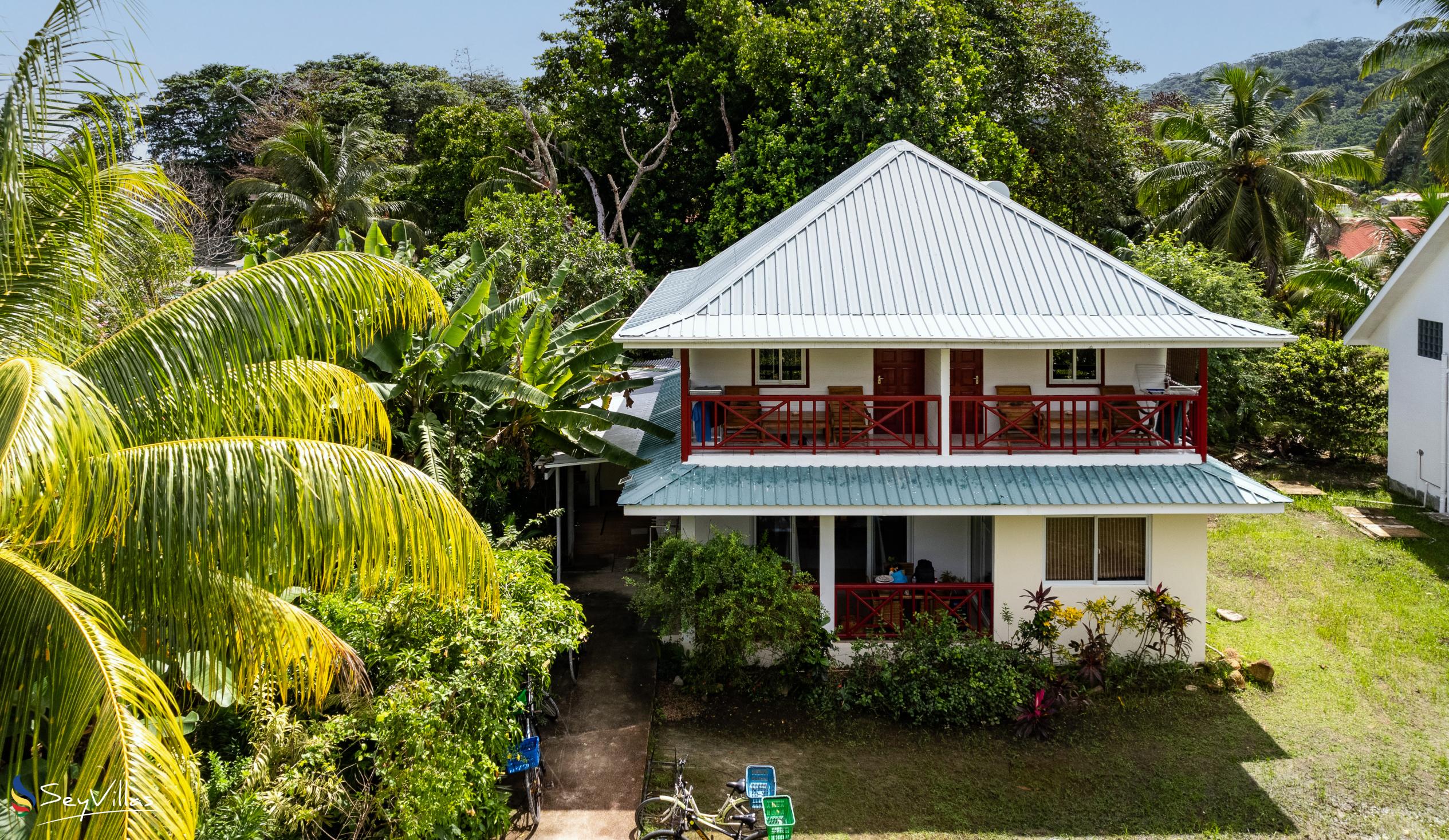 Photo 4: Lucy's Guesthouse - Outdoor area - La Digue (Seychelles)