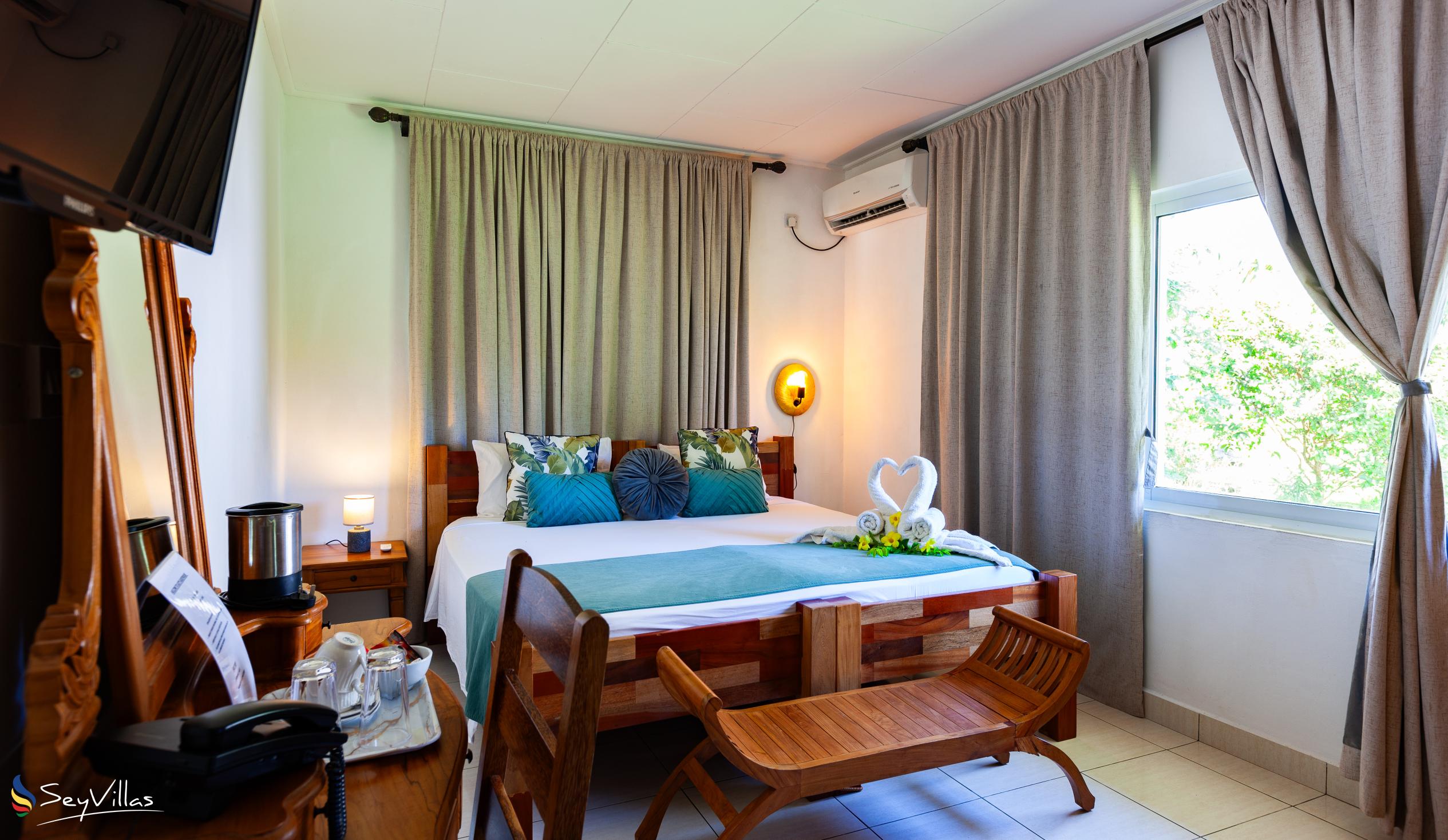 Photo 37: Lucy's Guesthouse - Twin Room (ground floor) - La Digue (Seychelles)