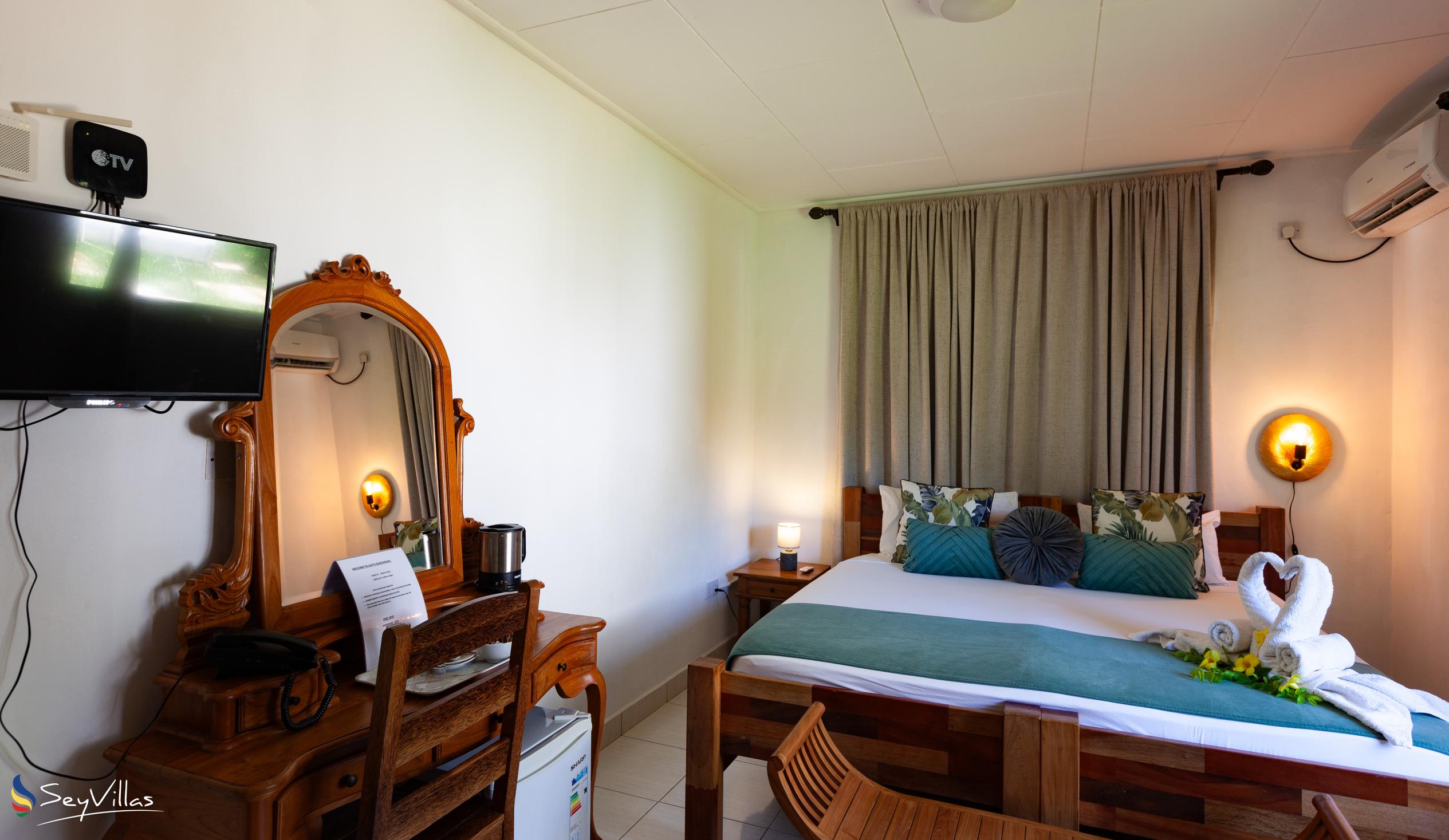 Photo 39: Lucy's Guesthouse - Twin Room (ground floor) - La Digue (Seychelles)