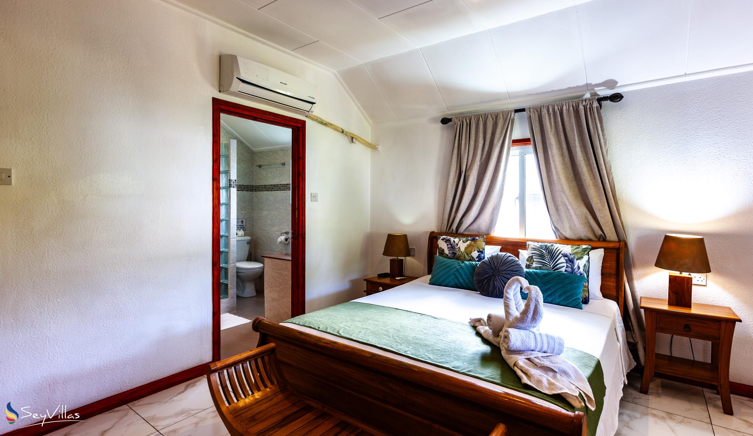 Photo 31: Lucy's Guesthouse - Double room with balcony (upper floor) - La Digue (Seychelles)