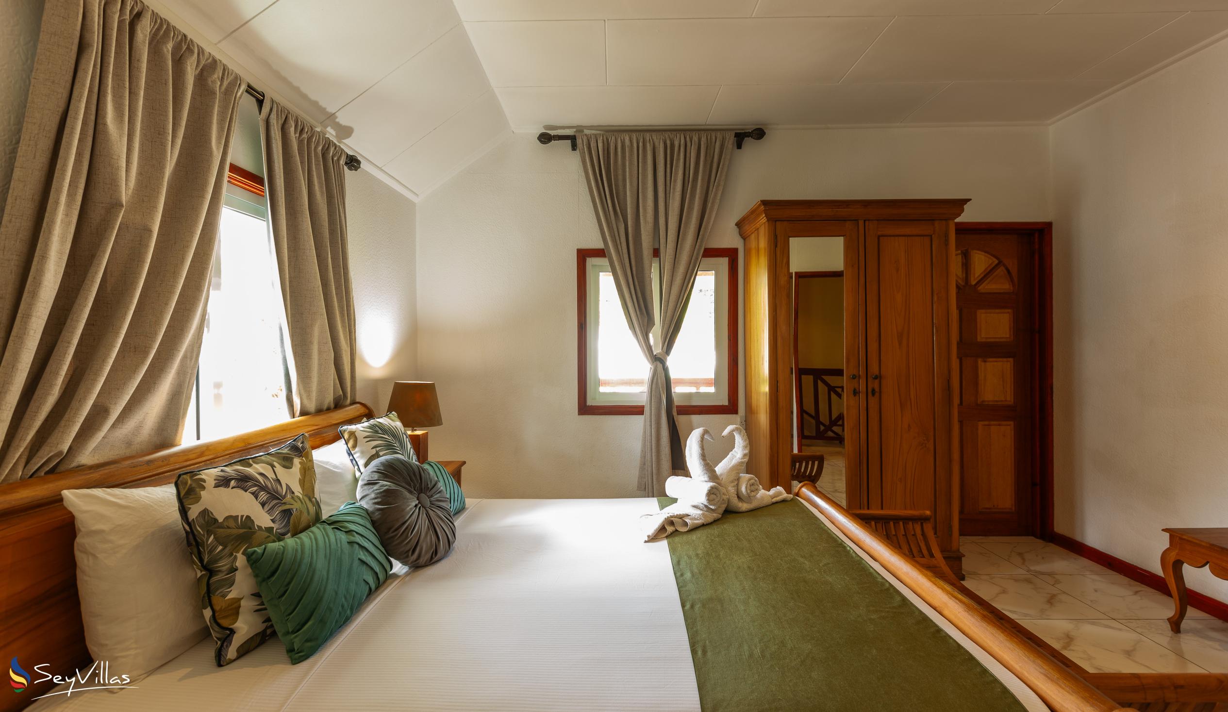 Photo 33: Lucy's Guesthouse - Double room with balcony (upper floor) - La Digue (Seychelles)