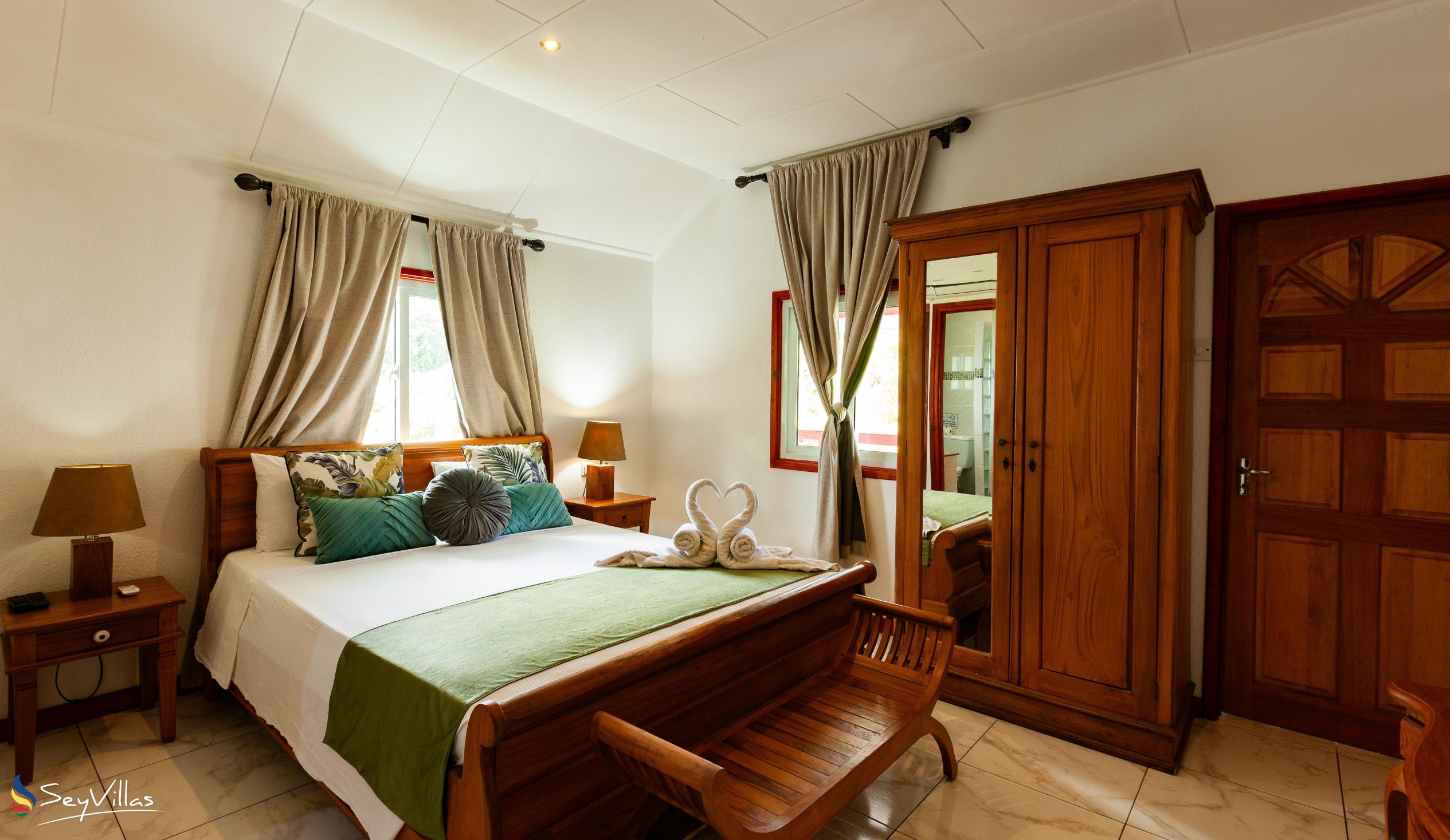 Photo 29: Lucy's Guesthouse - Double room with balcony (upper floor) - La Digue (Seychelles)