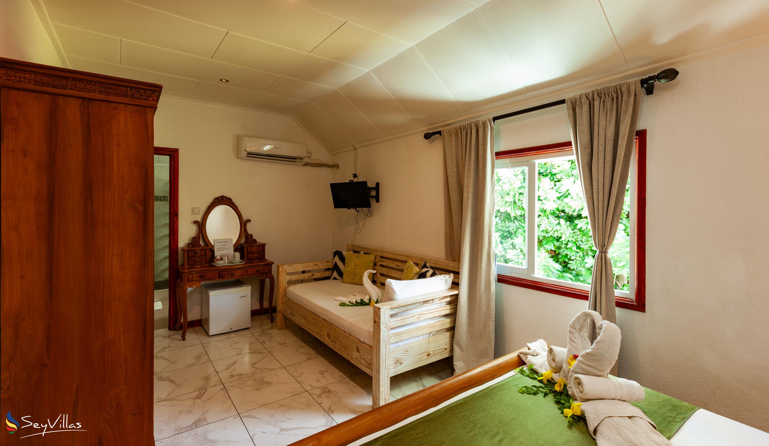 Photo 23: Lucy's Guesthouse - Family room (upper floor) - La Digue (Seychelles)