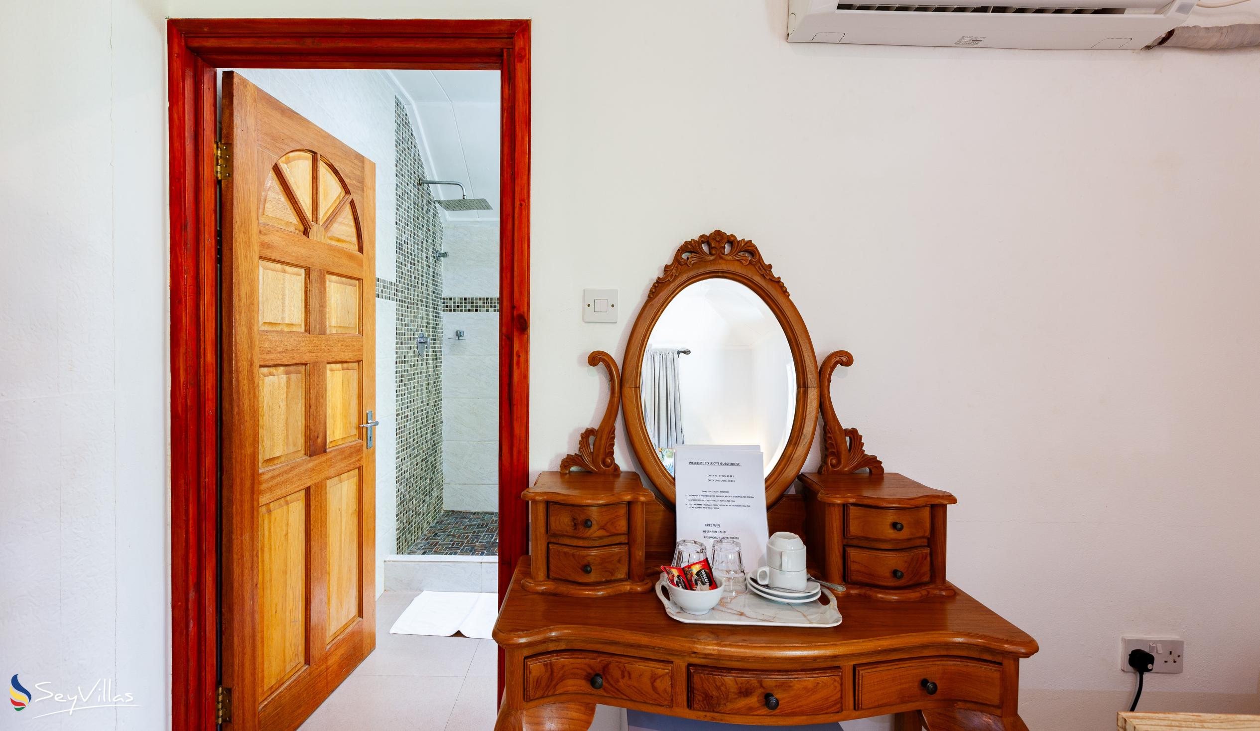 Photo 25: Lucy's Guesthouse - Family room (upper floor) - La Digue (Seychelles)