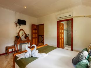 Double room with balcony (upper floor)