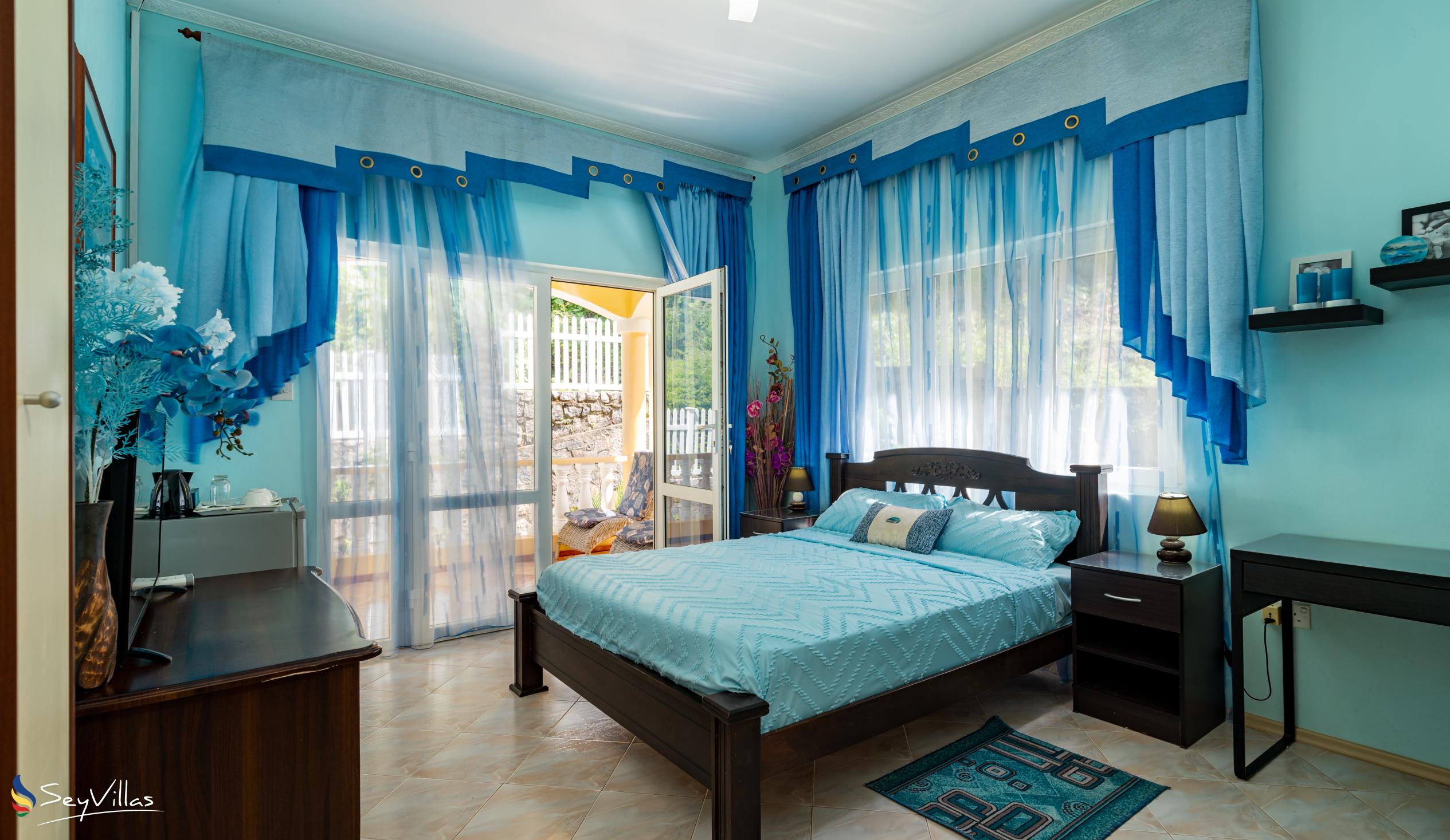 Foto 56: SeyBreeze Villa Guest House - Chambre double avec balcon - Mahé (Seychelles)