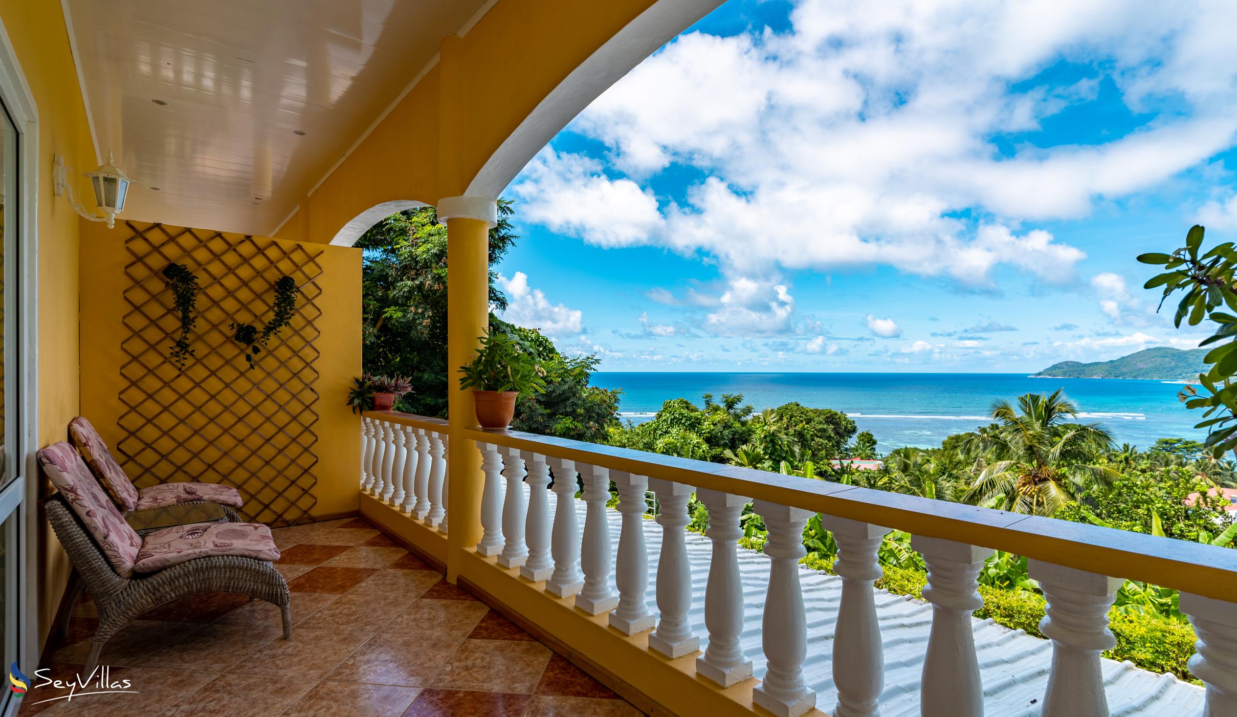 Foto 60: SeyBreeze Villa Guest House - Camera doppia con balcone e vista mare - Mahé (Seychelles)