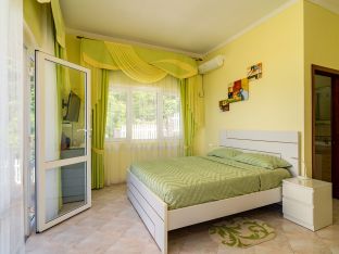 Chambre double avec balcon et vue sur la mer