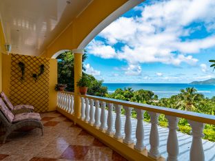 Chambre double avec balcon et vue sur la mer