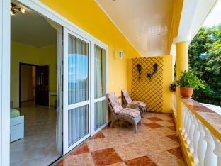 Chambre double avec balcon et vue sur la mer