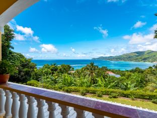 Doppelzimmer mit Balkon und Meerblick