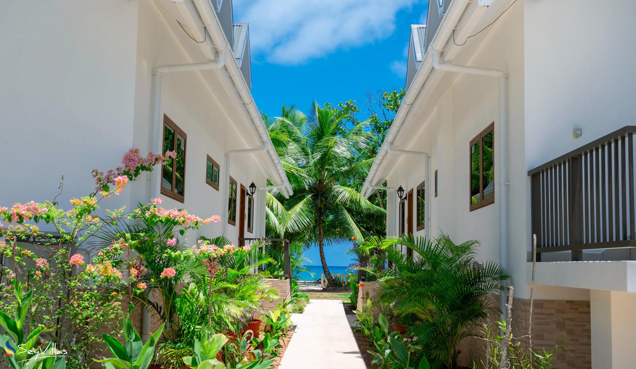 Photo 17: Lazio Beach Residence - Outdoor area - Praslin (Seychelles)