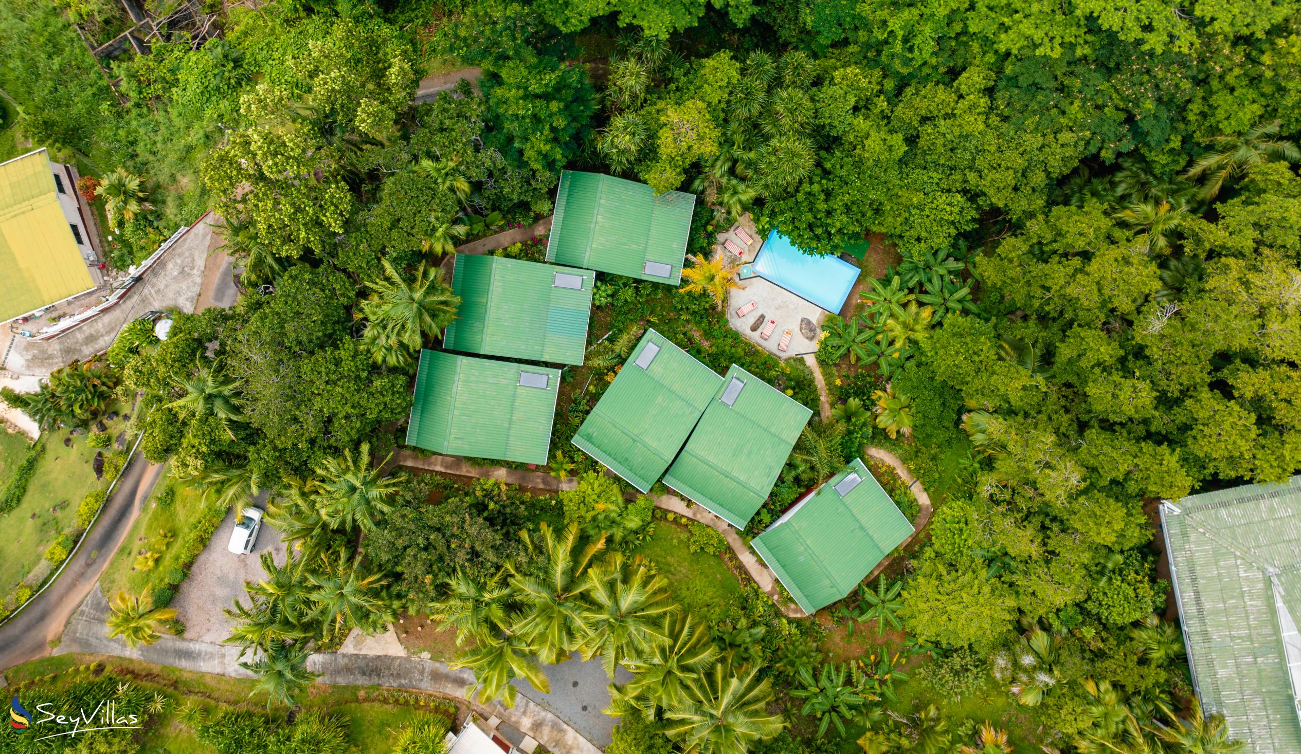 Photo 18: Cashew Nut Grove Chalets - Outdoor area - Mahé (Seychelles)