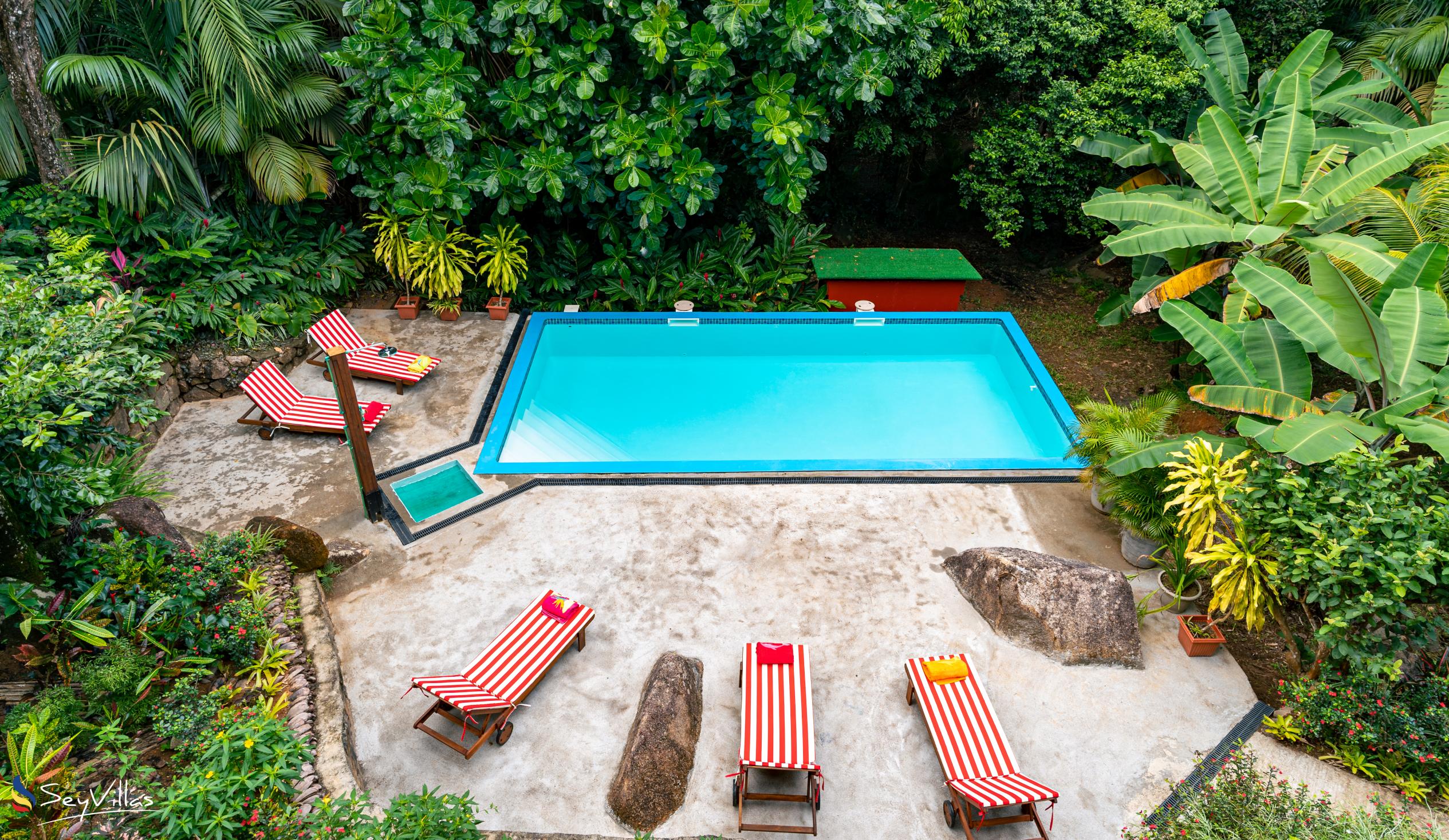 Photo 5: Cashew Nut Grove Chalets - Outdoor area - Mahé (Seychelles)