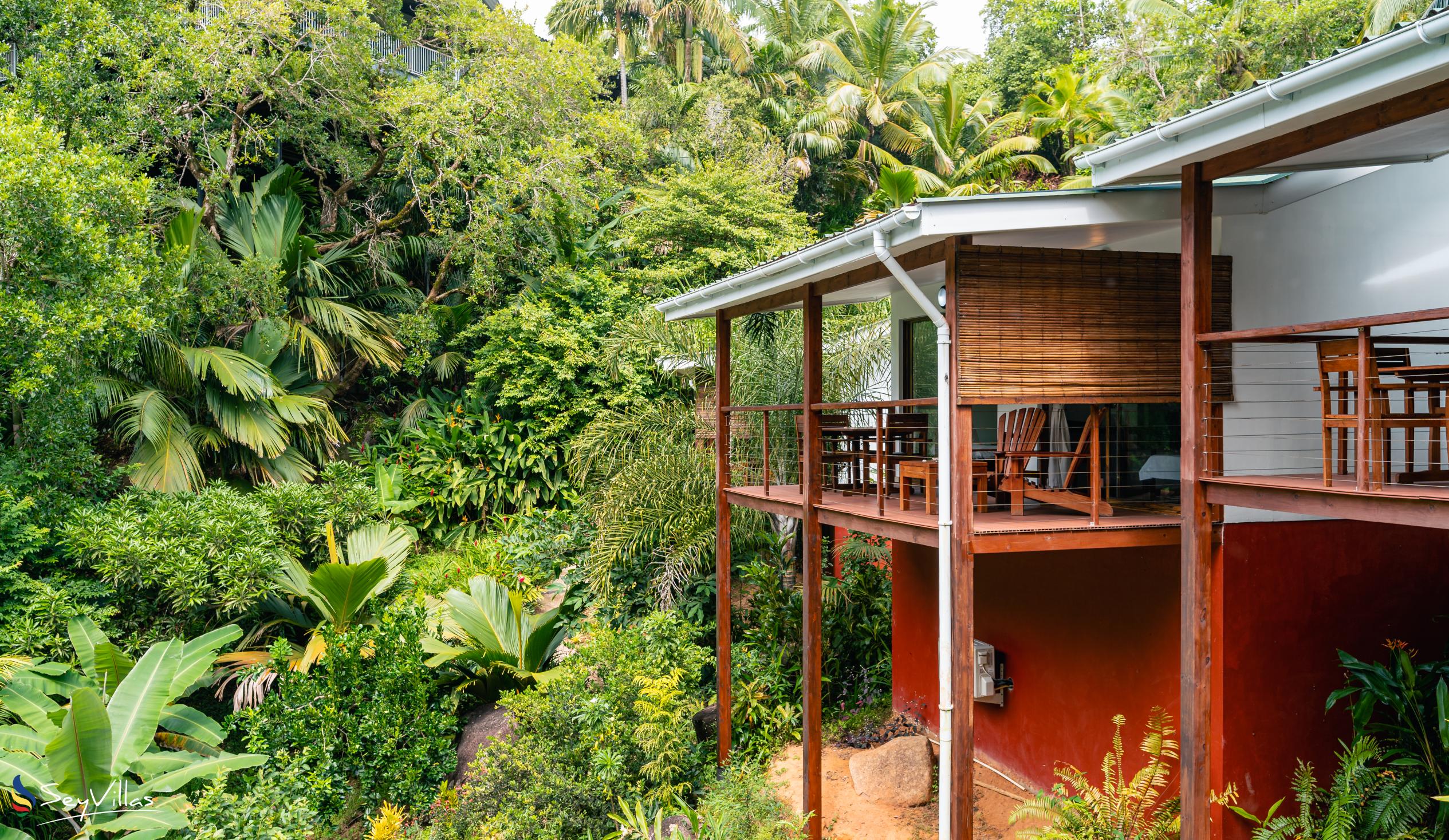 Photo 6: Cashew Nut Grove Chalets - Outdoor area - Mahé (Seychelles)