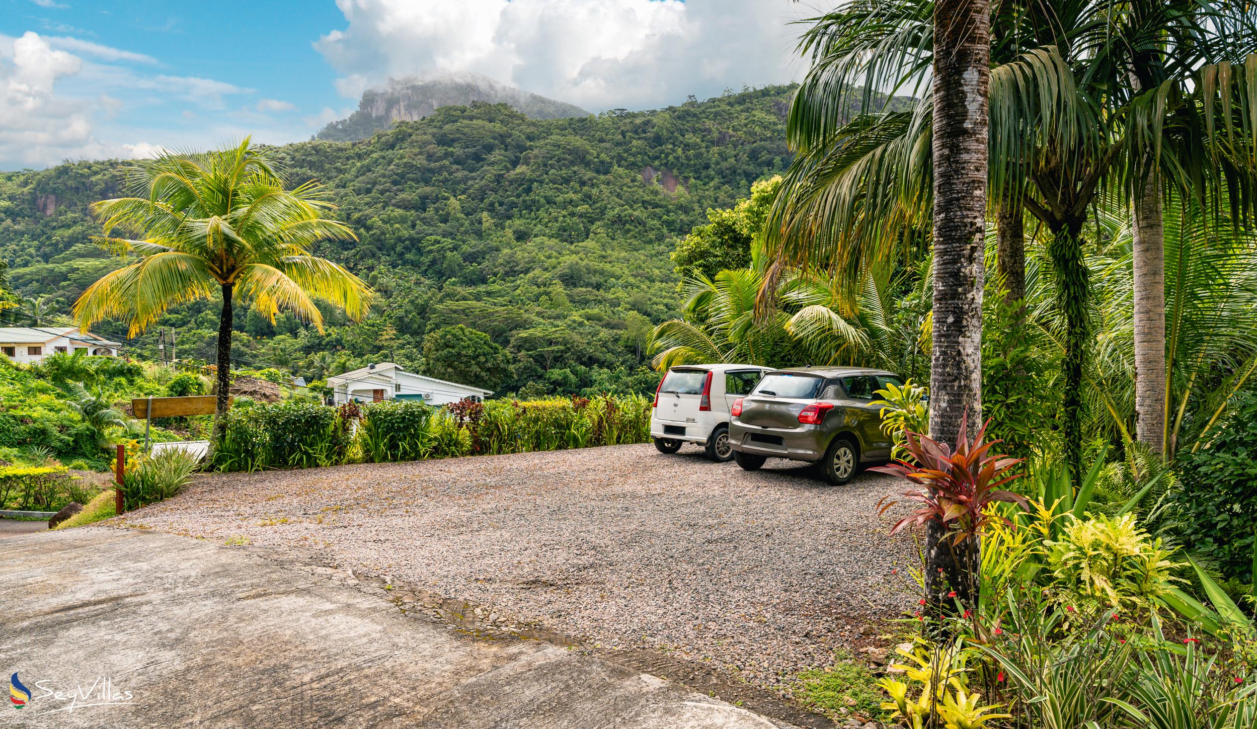 Photo 16: Cashew Nut Grove Chalets - Outdoor area - Mahé (Seychelles)