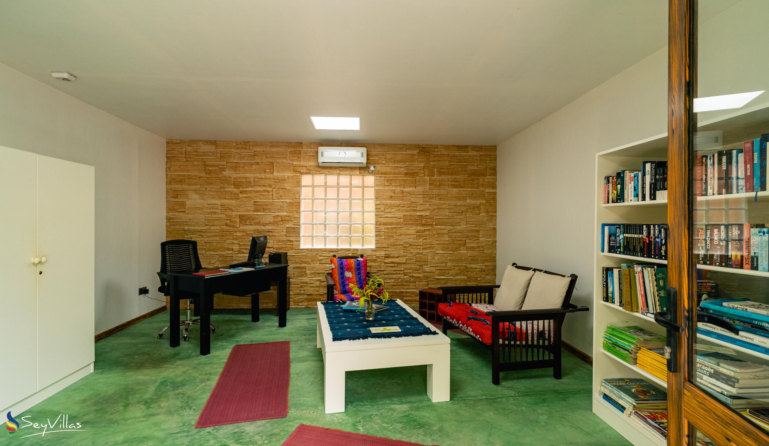 Photo 20: Cashew Nut Grove Chalets - Indoor area - Mahé (Seychelles)