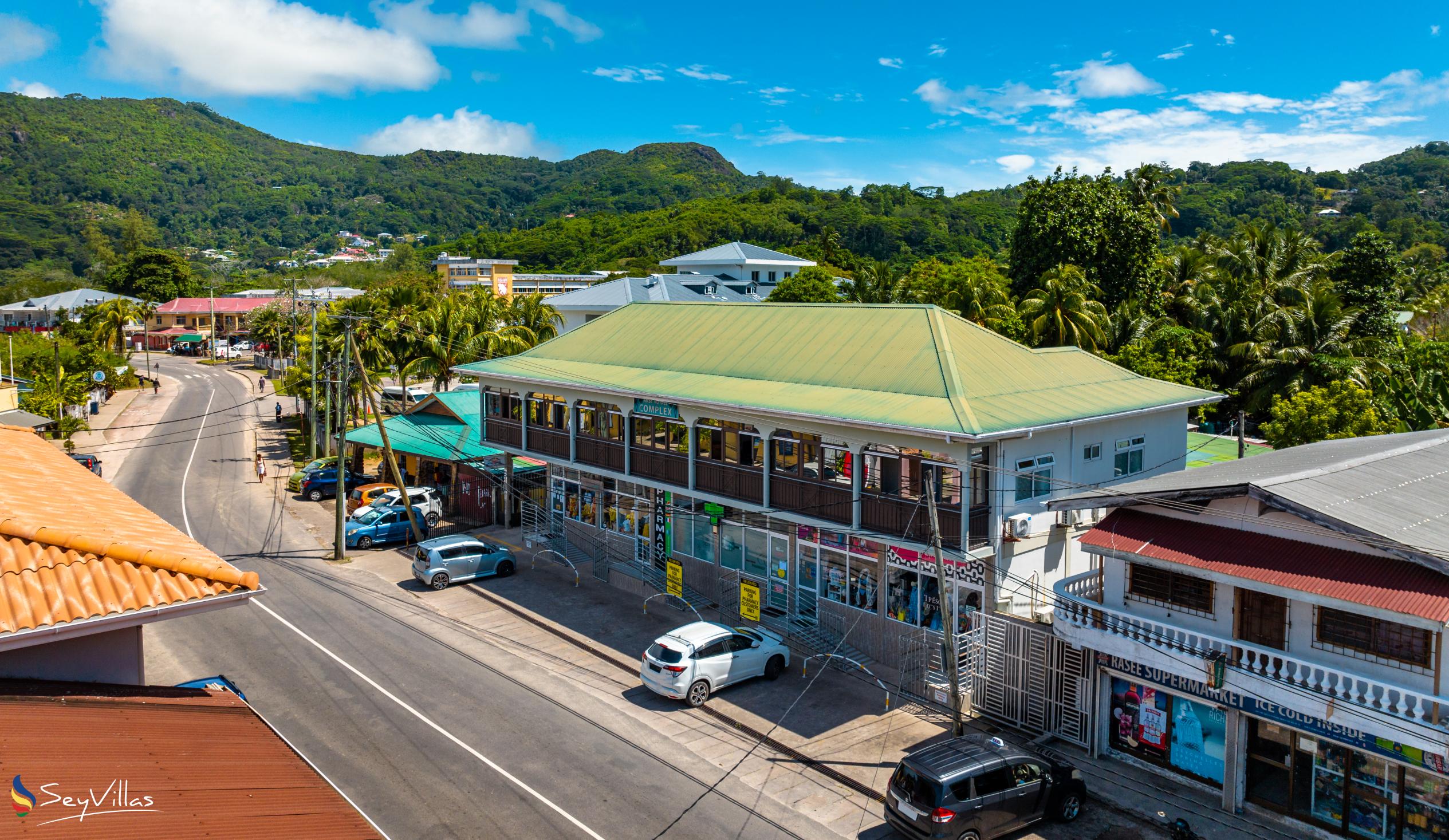 Foto 2: Royale Self Catering Apartments - Aussenbereich - Mahé (Seychellen)