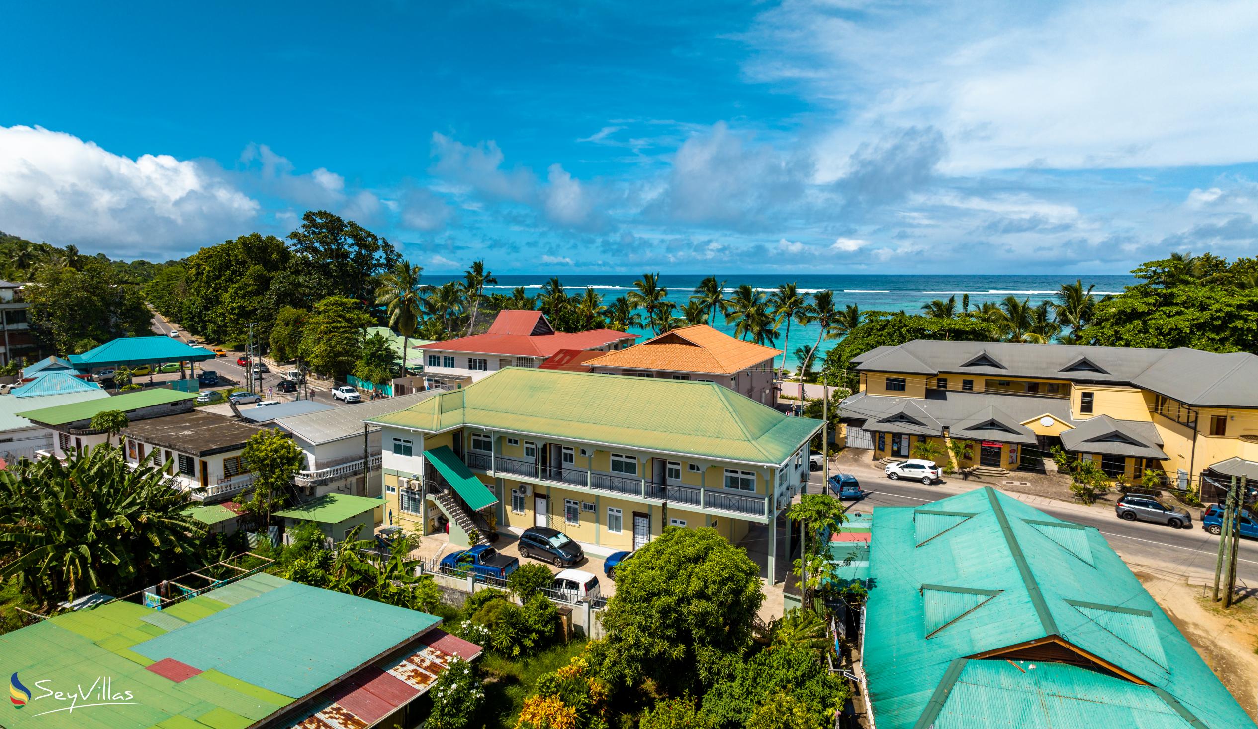 Foto 1: Royale Self Catering Apartments - Aussenbereich - Mahé (Seychellen)