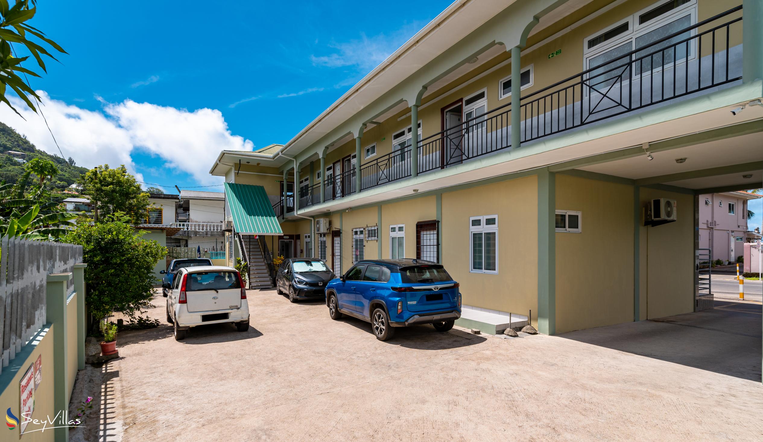 Photo 9: Royale Self Catering Apartments - Outdoor area - Mahé (Seychelles)