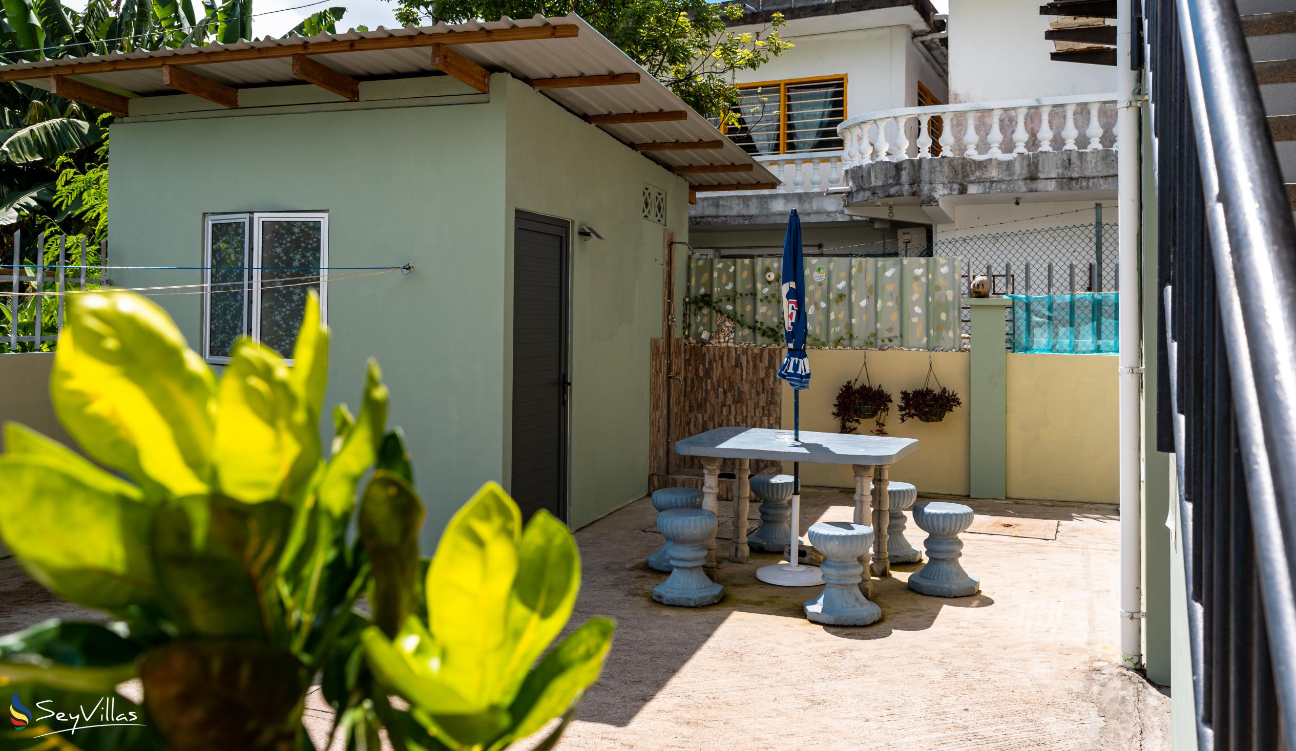 Photo 10: Royale Self Catering Apartments - Outdoor area - Mahé (Seychelles)