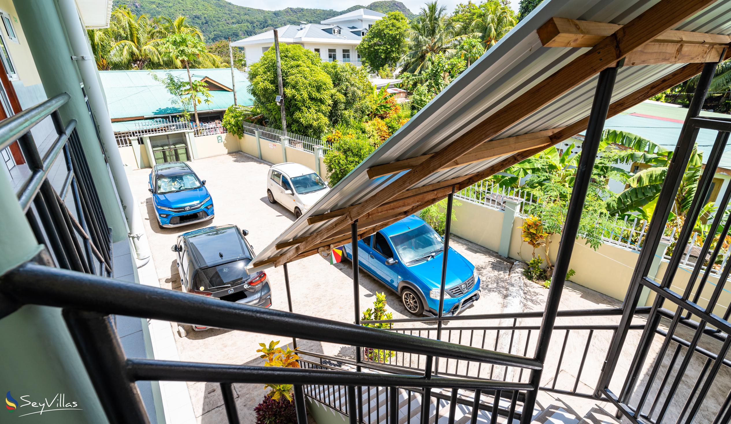 Photo 14: Royale Self Catering Apartments - Outdoor area - Mahé (Seychelles)