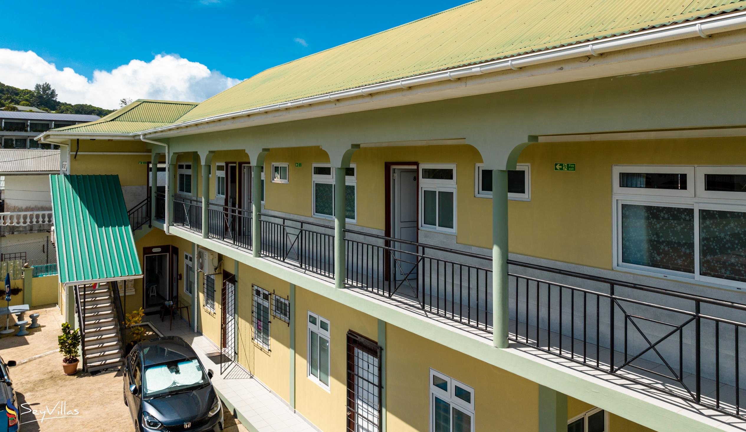 Photo 13: Royale Self Catering Apartments - Outdoor area - Mahé (Seychelles)