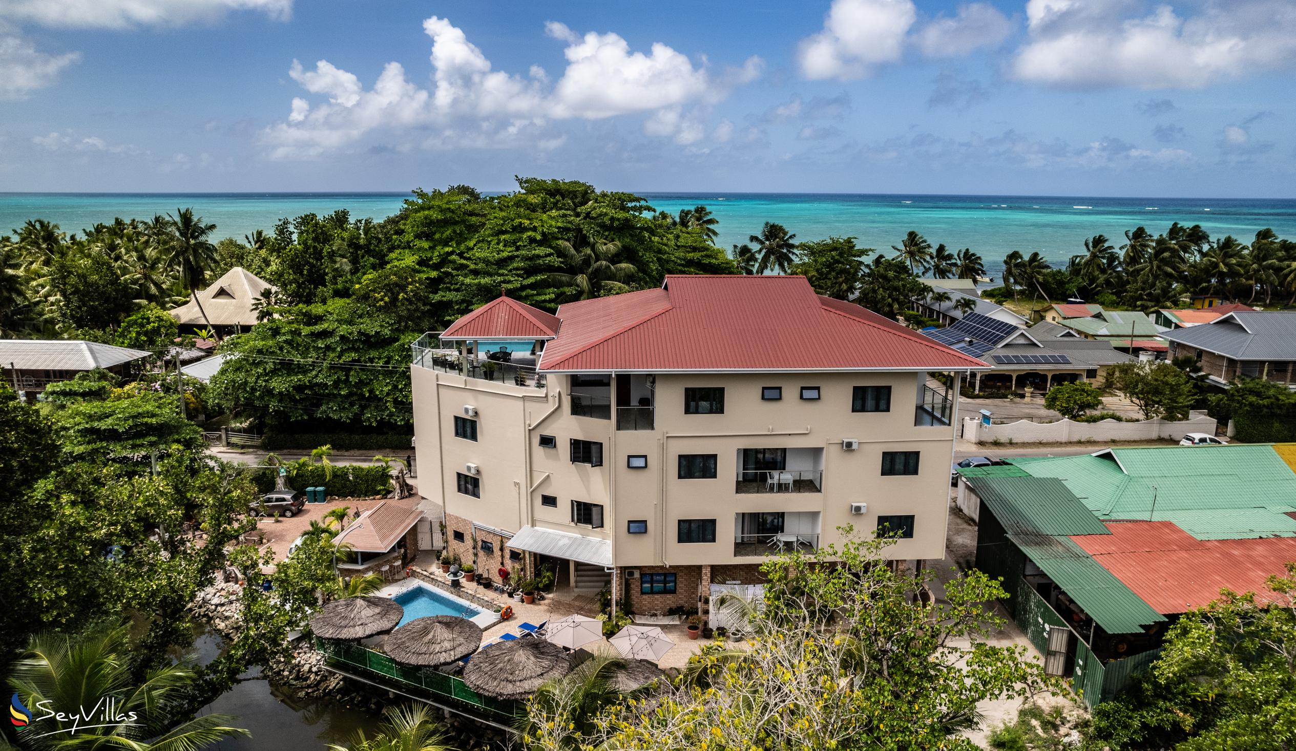 Foto 2: Bijoutier Apartments - Aussenbereich - Praslin (Seychellen)