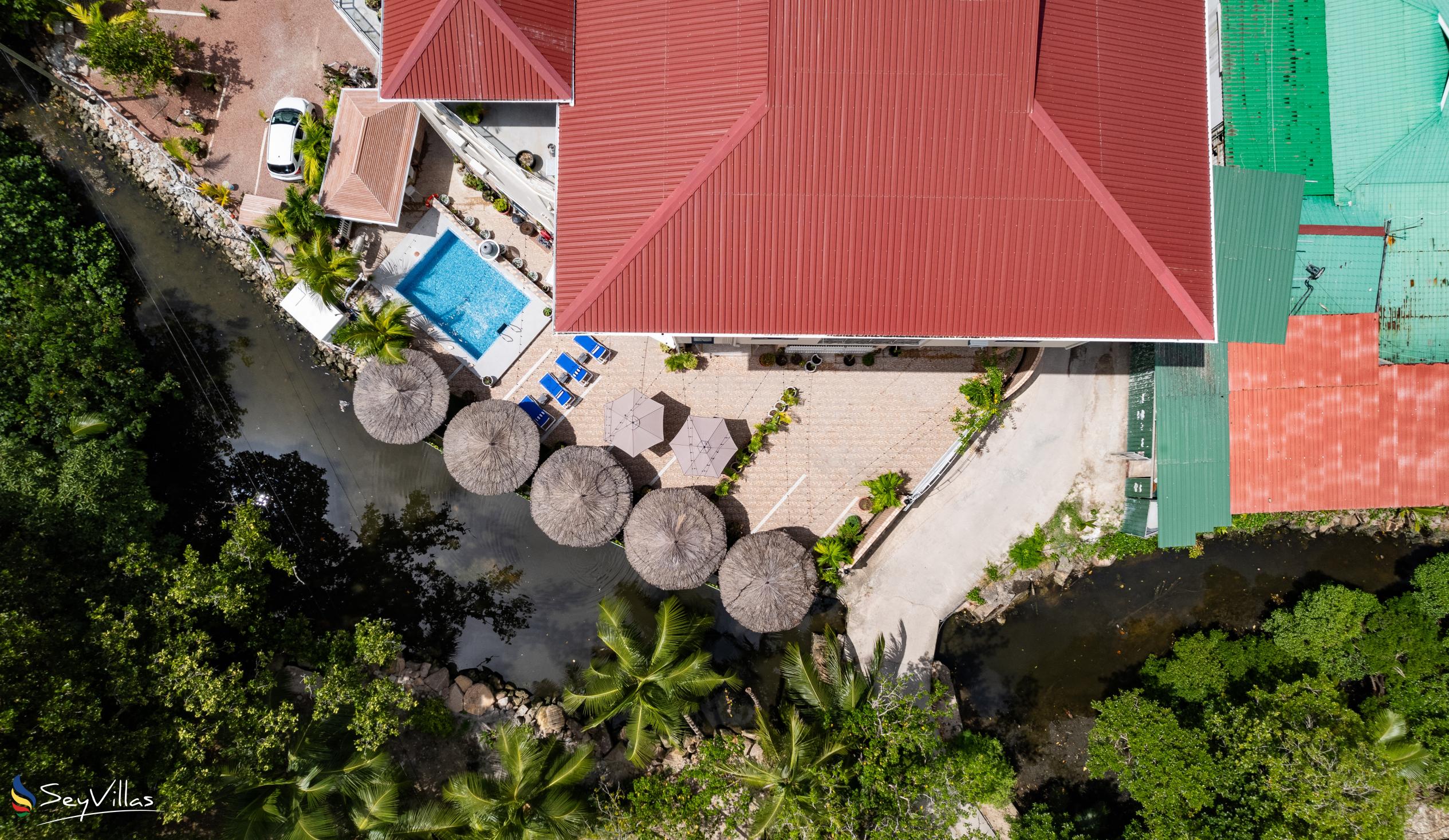 Photo 5: Bijoutier Apartments - Outdoor area - Praslin (Seychelles)