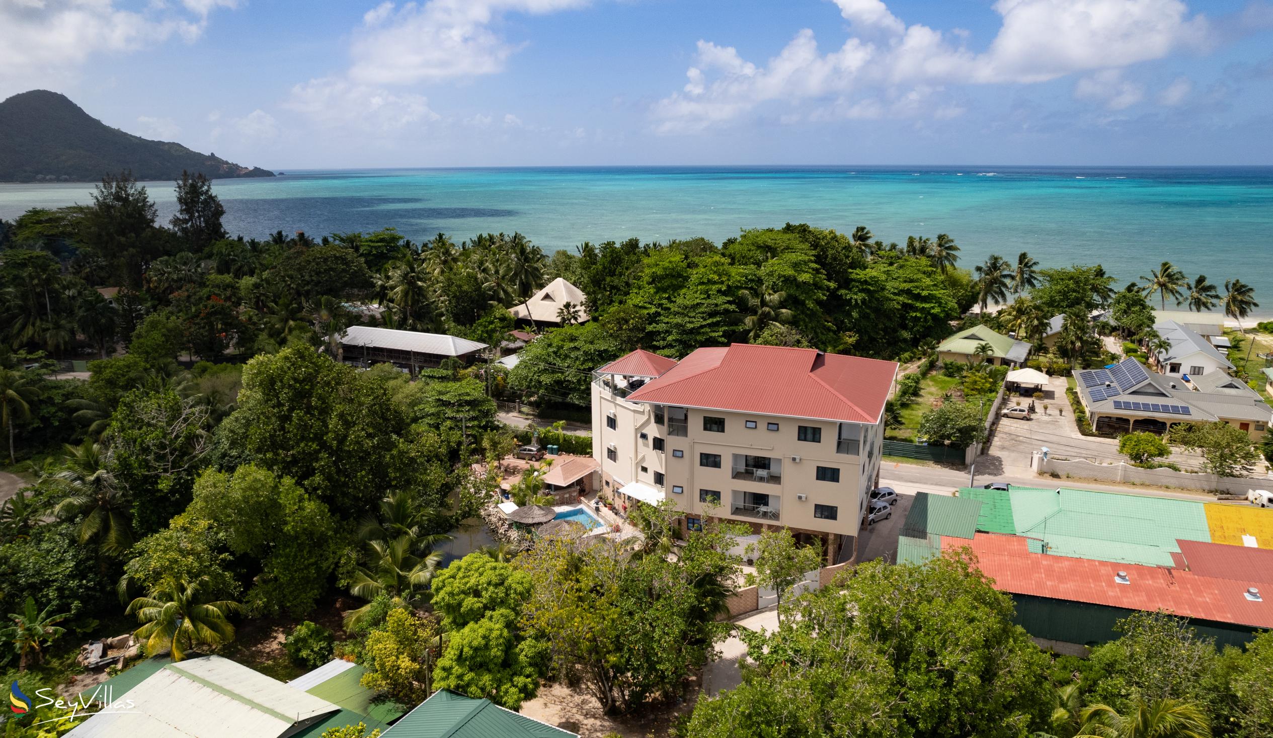 Photo 3: Bijoutier Apartments - Outdoor area - Praslin (Seychelles)