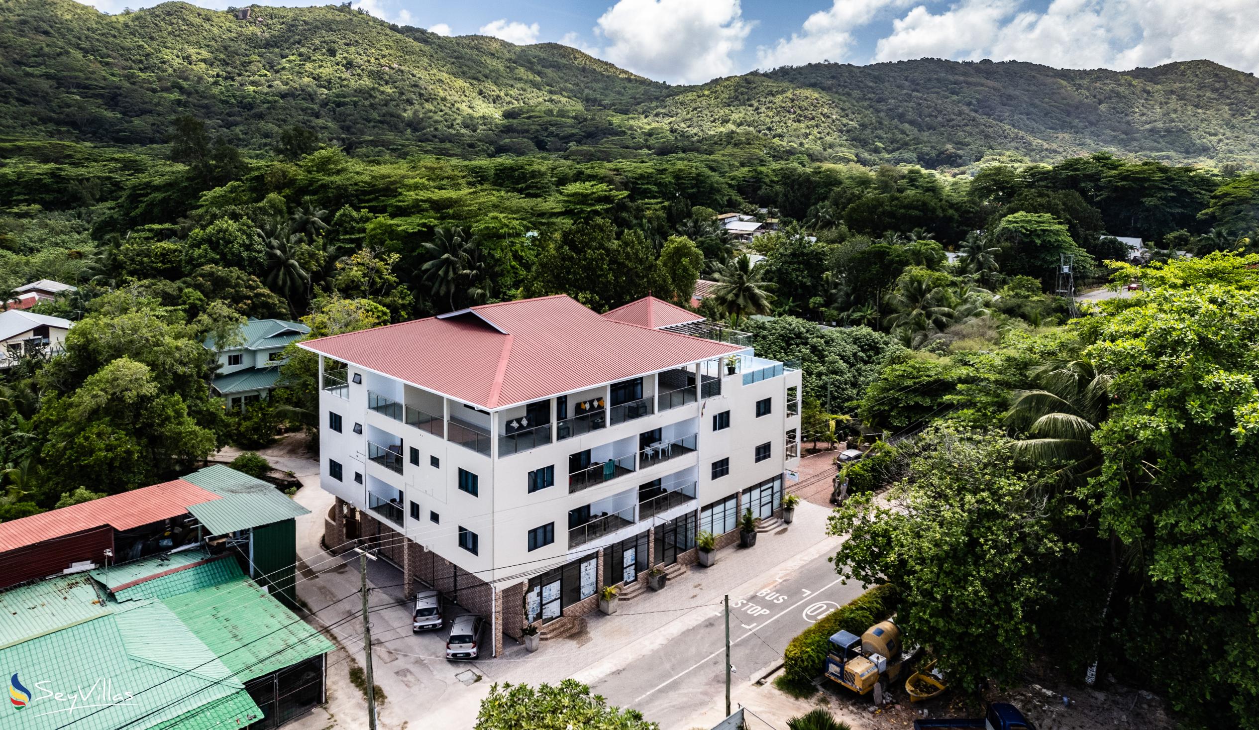 Photo 4: Bijoutier Apartments - Outdoor area - Praslin (Seychelles)