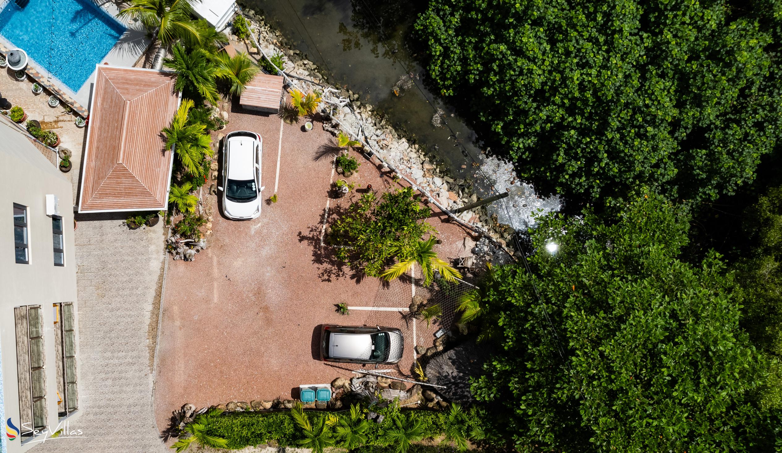 Foto 16: Bijoutier Apartments - Aussenbereich - Praslin (Seychellen)