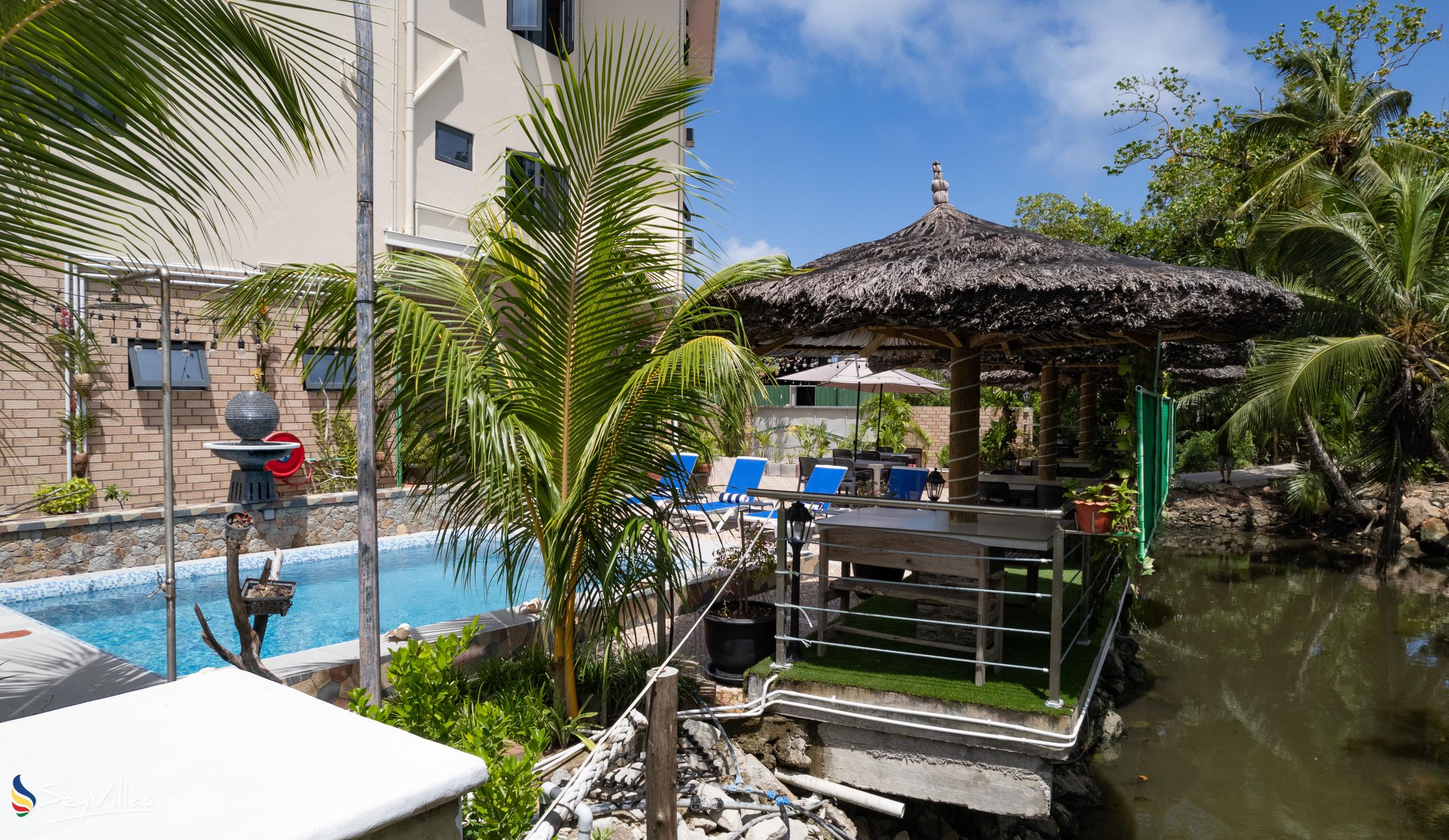 Foto 8: Bijoutier Apartments - Aussenbereich - Praslin (Seychellen)