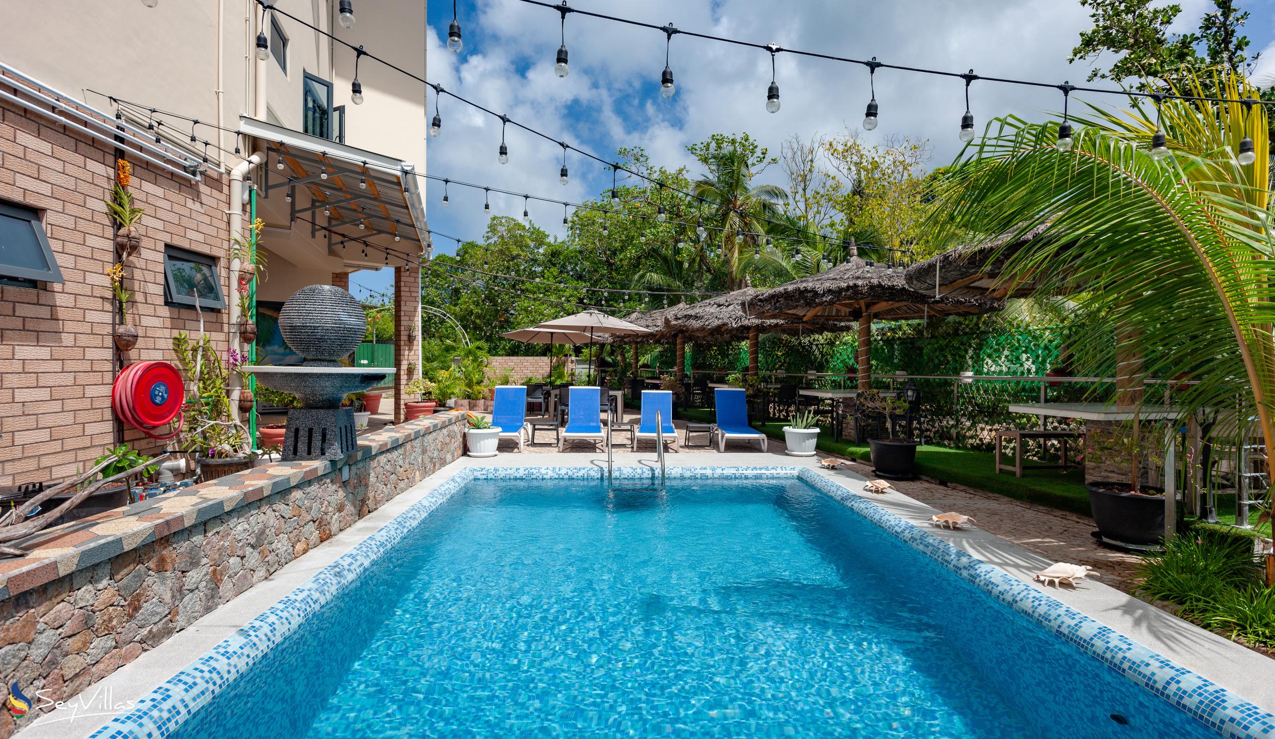 Photo 10: Bijoutier Apartments - Outdoor area - Praslin (Seychelles)