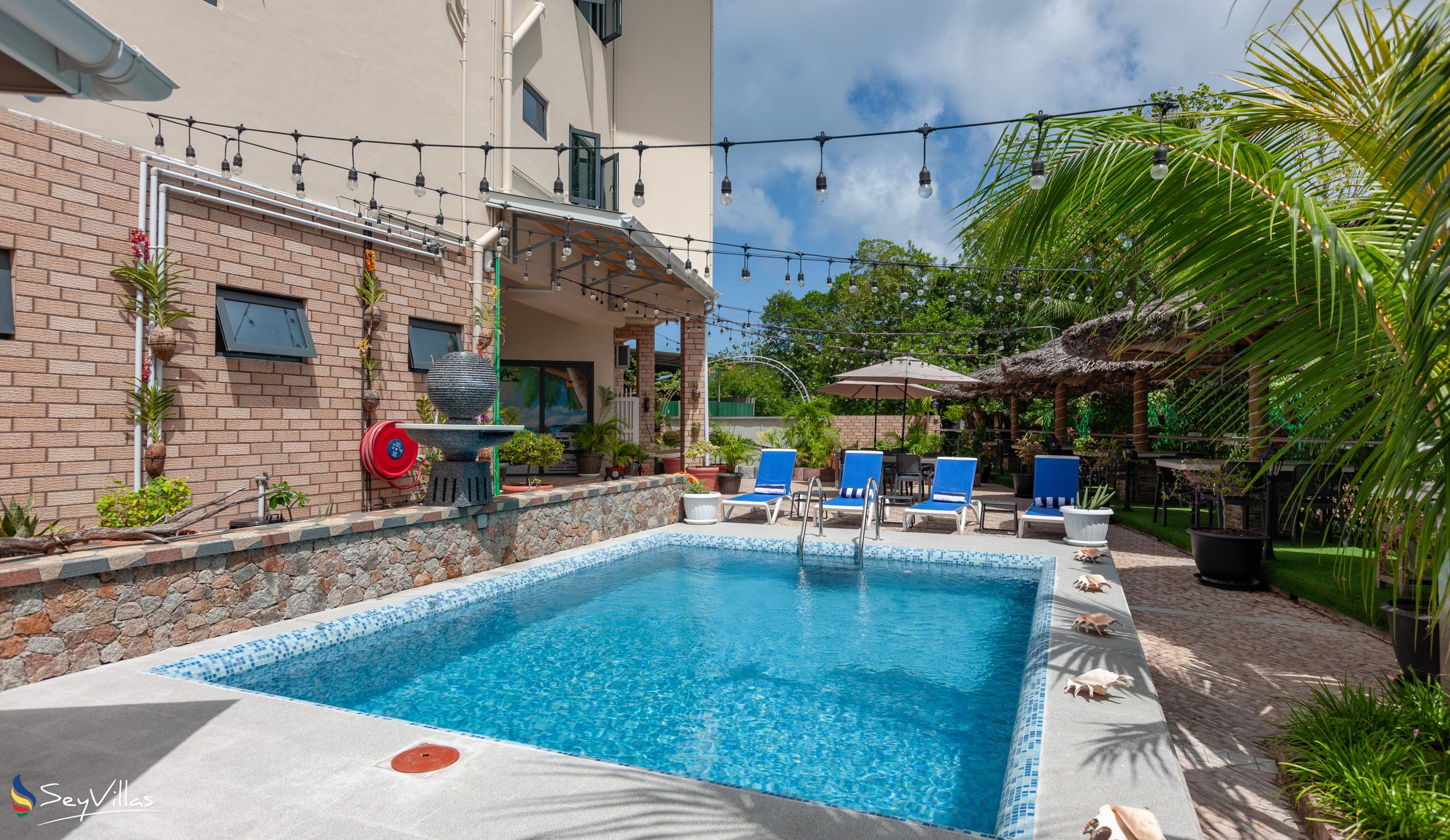 Photo 9: Bijoutier Apartments - Outdoor area - Praslin (Seychelles)