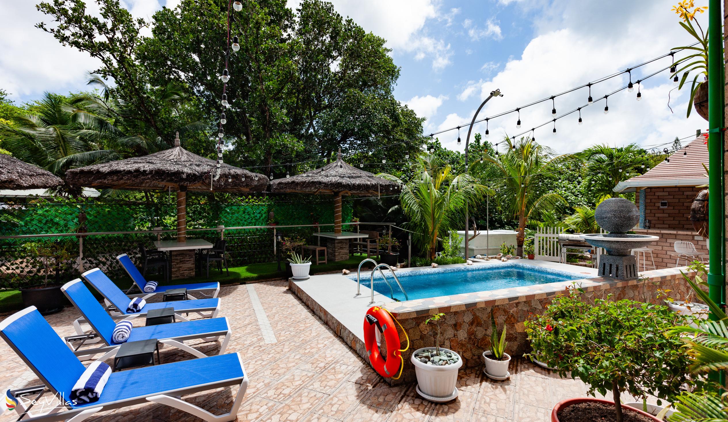 Photo 11: Bijoutier Apartments - Outdoor area - Praslin (Seychelles)