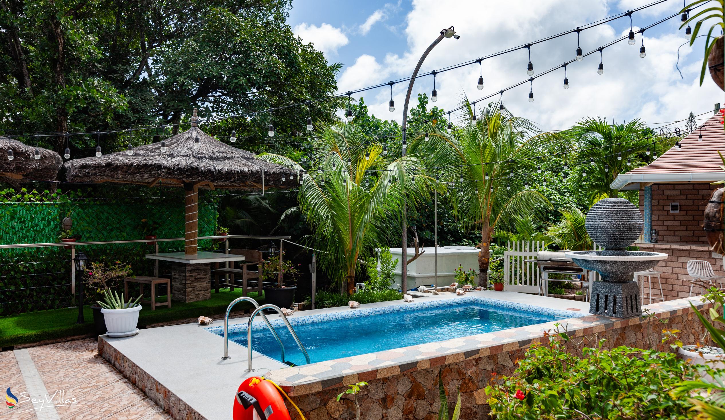 Photo 12: Bijoutier Apartments - Outdoor area - Praslin (Seychelles)