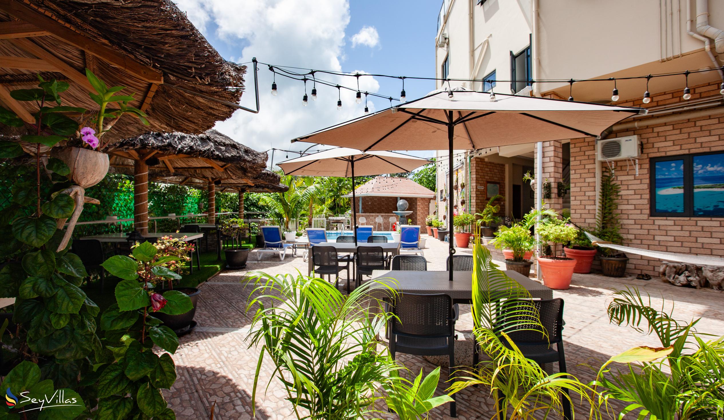 Photo 14: Bijoutier Apartments - Outdoor area - Praslin (Seychelles)