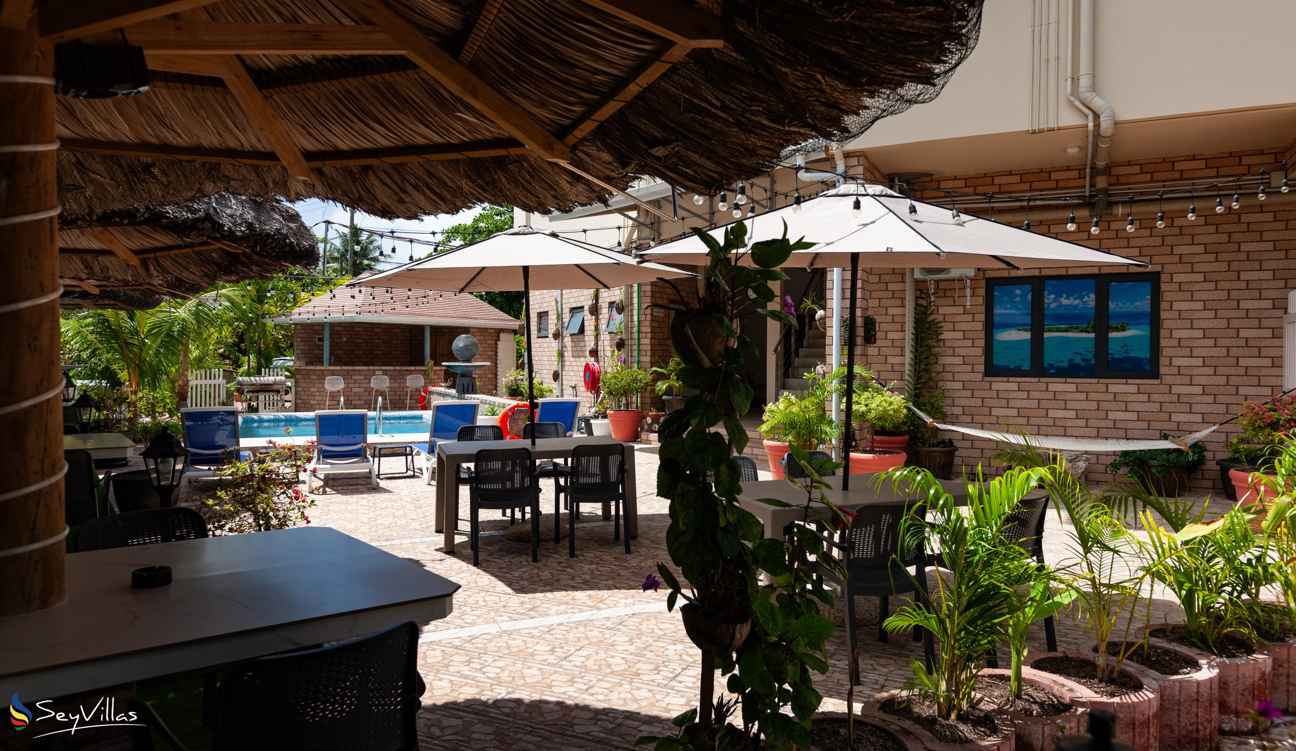 Photo 13: Bijoutier Apartments - Outdoor area - Praslin (Seychelles)