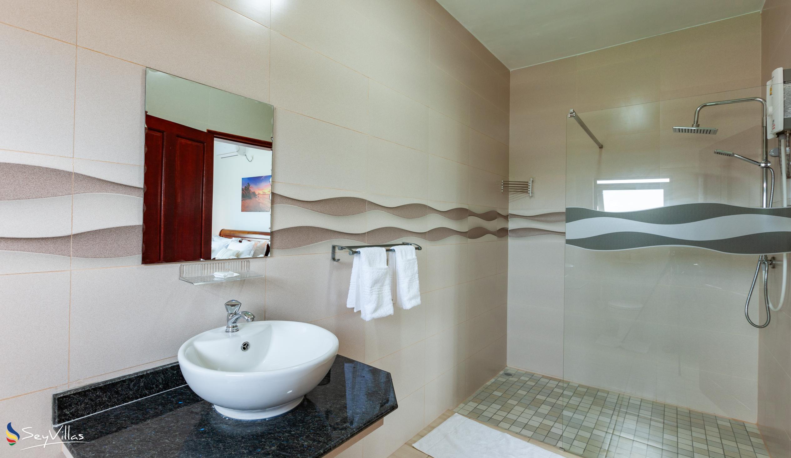 Photo 18: Bijoutier Apartments - 1-Bedroom Apartment with Sea View - Praslin (Seychelles)