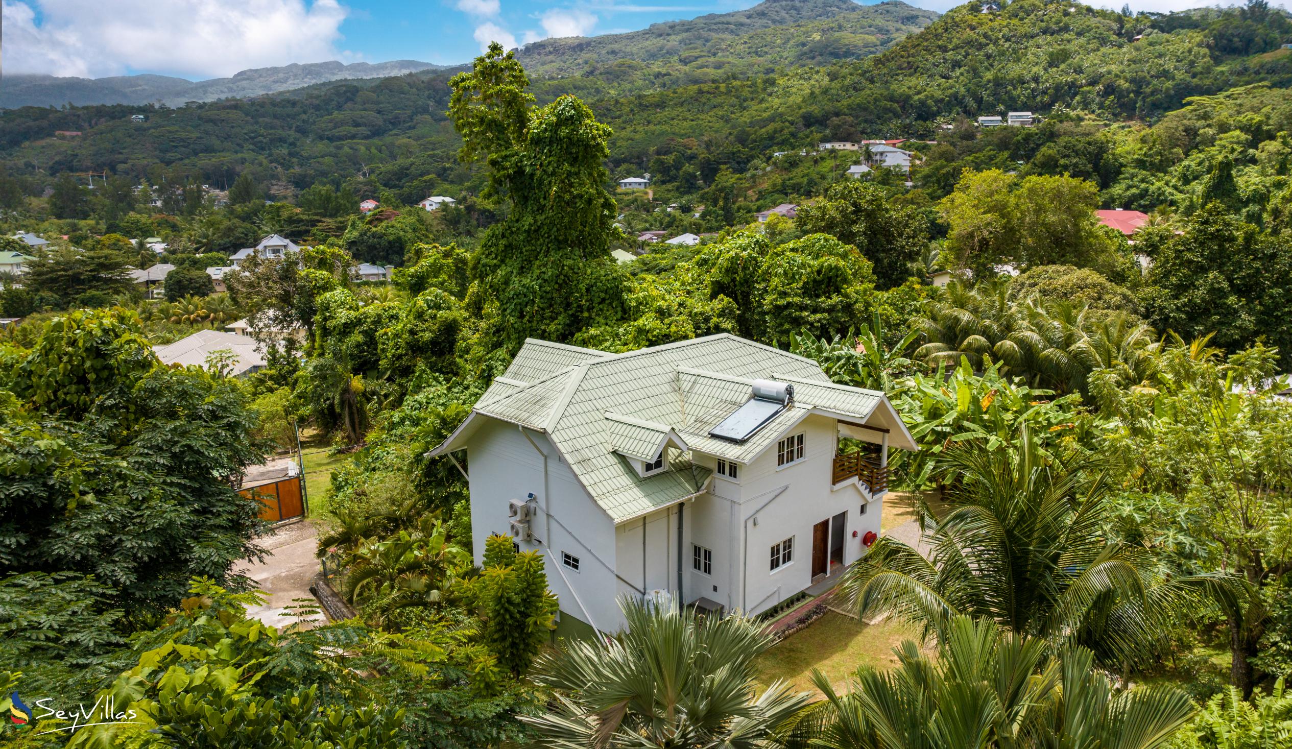 Photo 3: Reve Tropical Chambres d'Hotes - Outdoor area - Mahé (Seychelles)