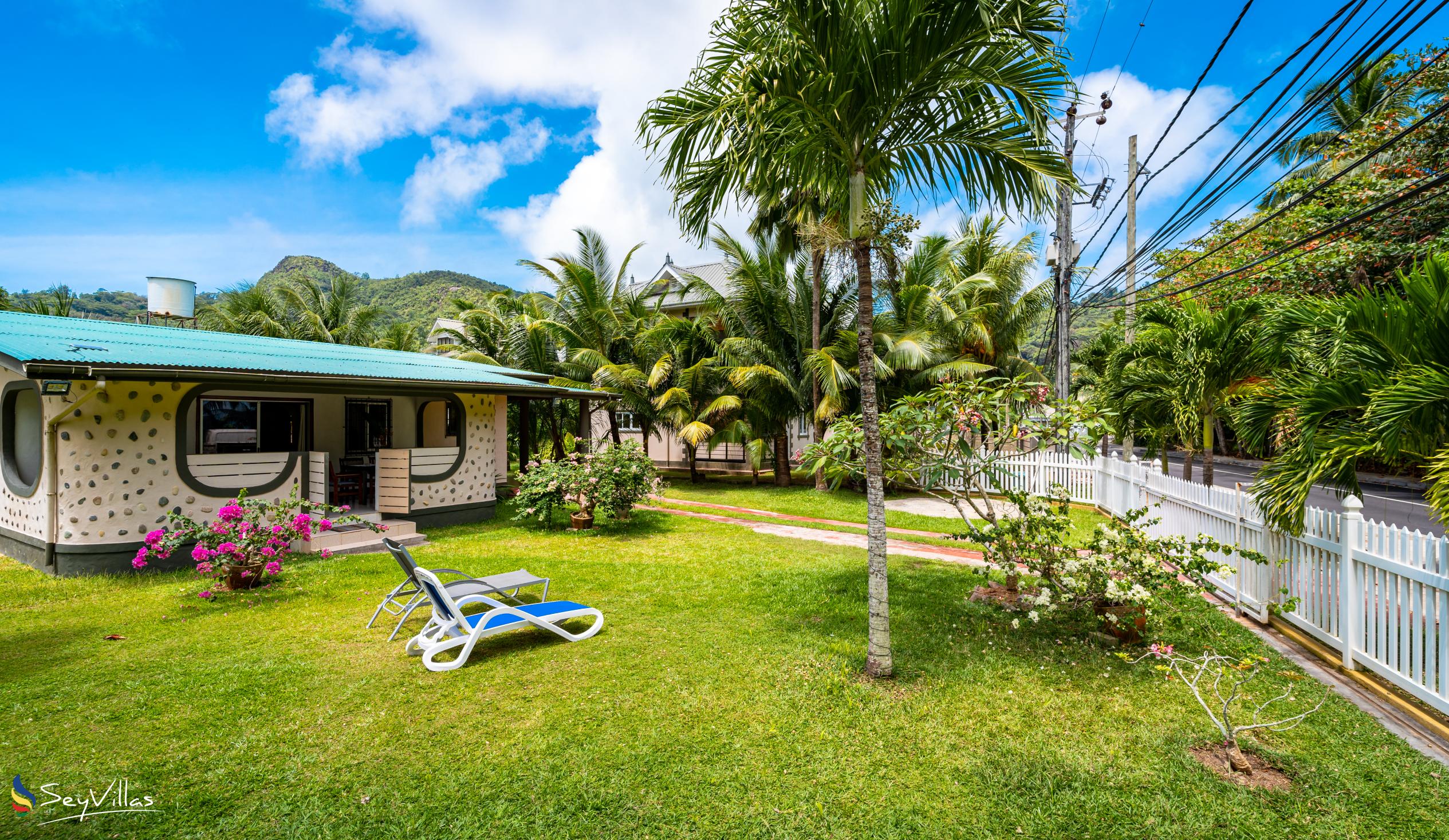 Photo 7: 88 Days Self Catering - Outdoor area - Mahé (Seychelles)