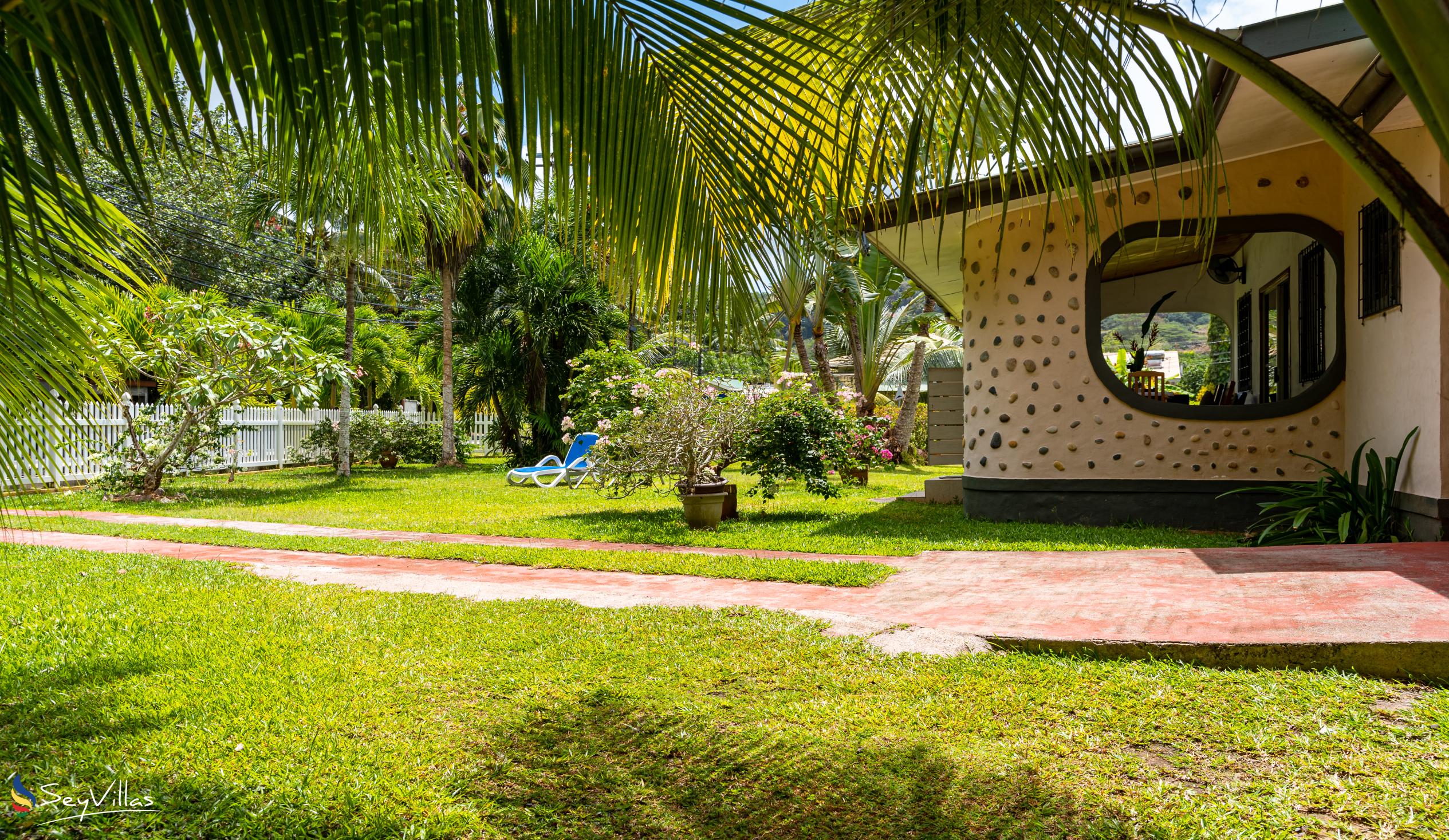 Photo 12: 88 Days Self Catering - Outdoor area - Mahé (Seychelles)