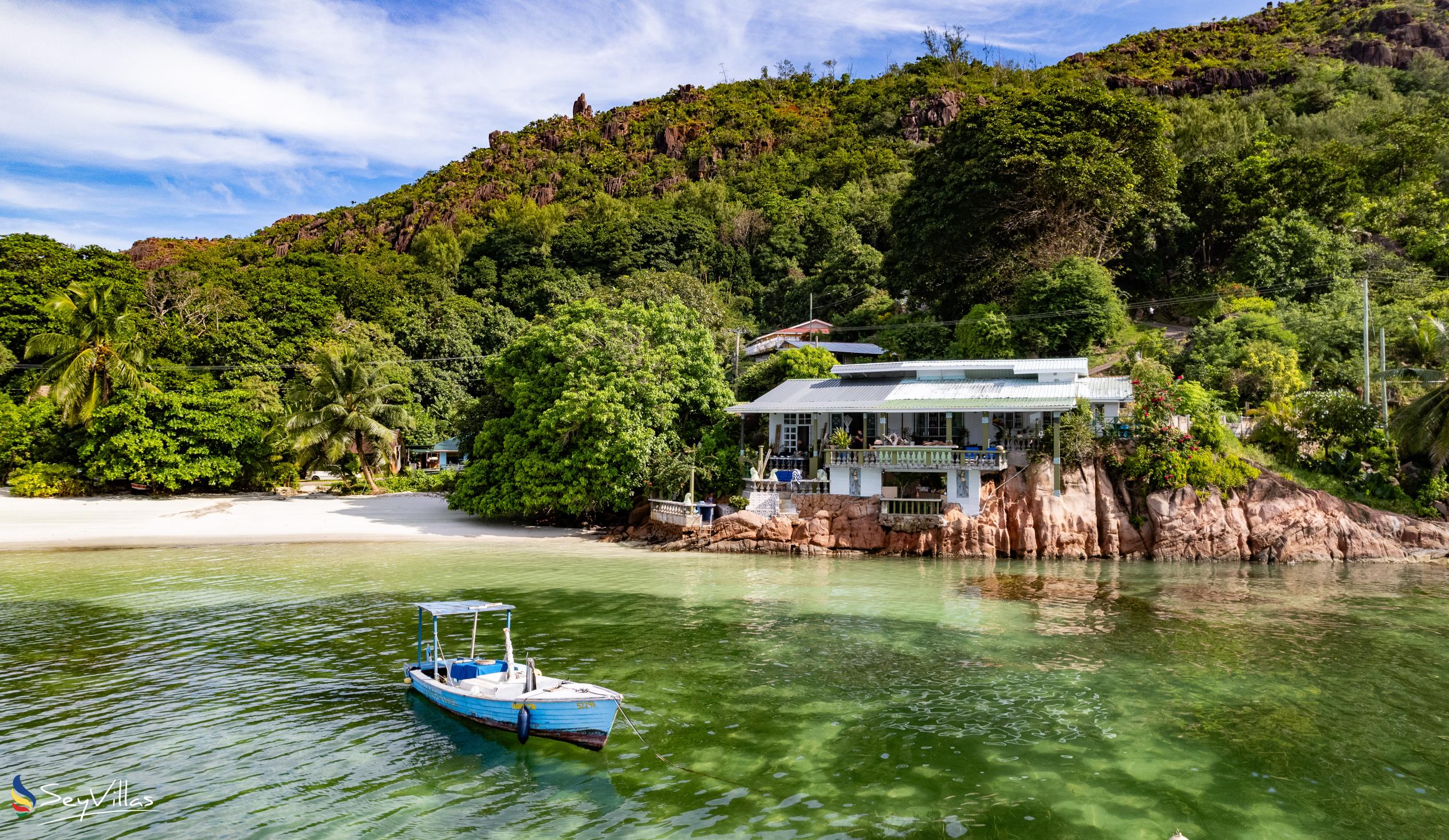 Photo 6: Savy's Place - Outdoor area - Praslin (Seychelles)