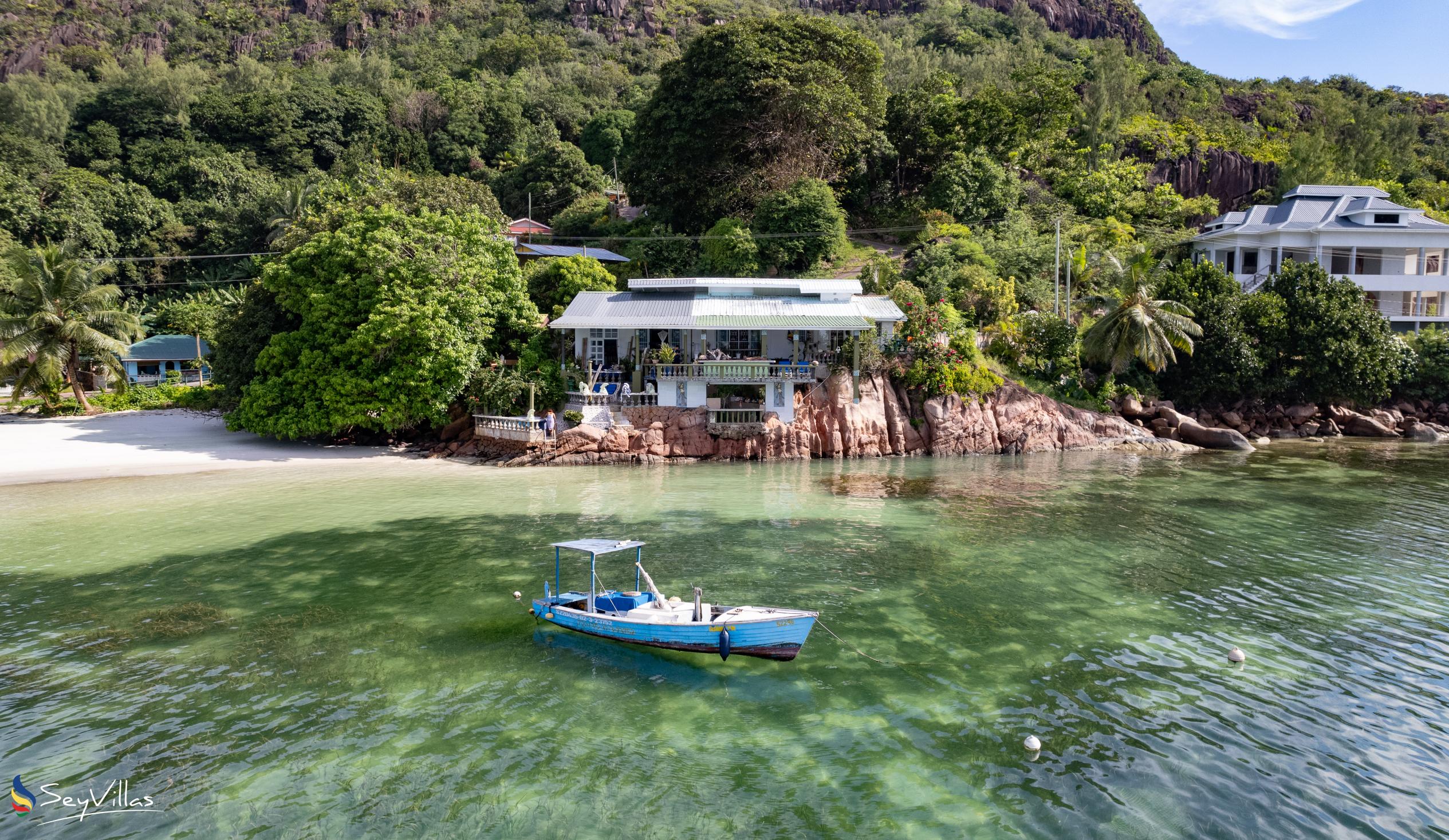 Photo 1: Savy's Place - Outdoor area - Praslin (Seychelles)