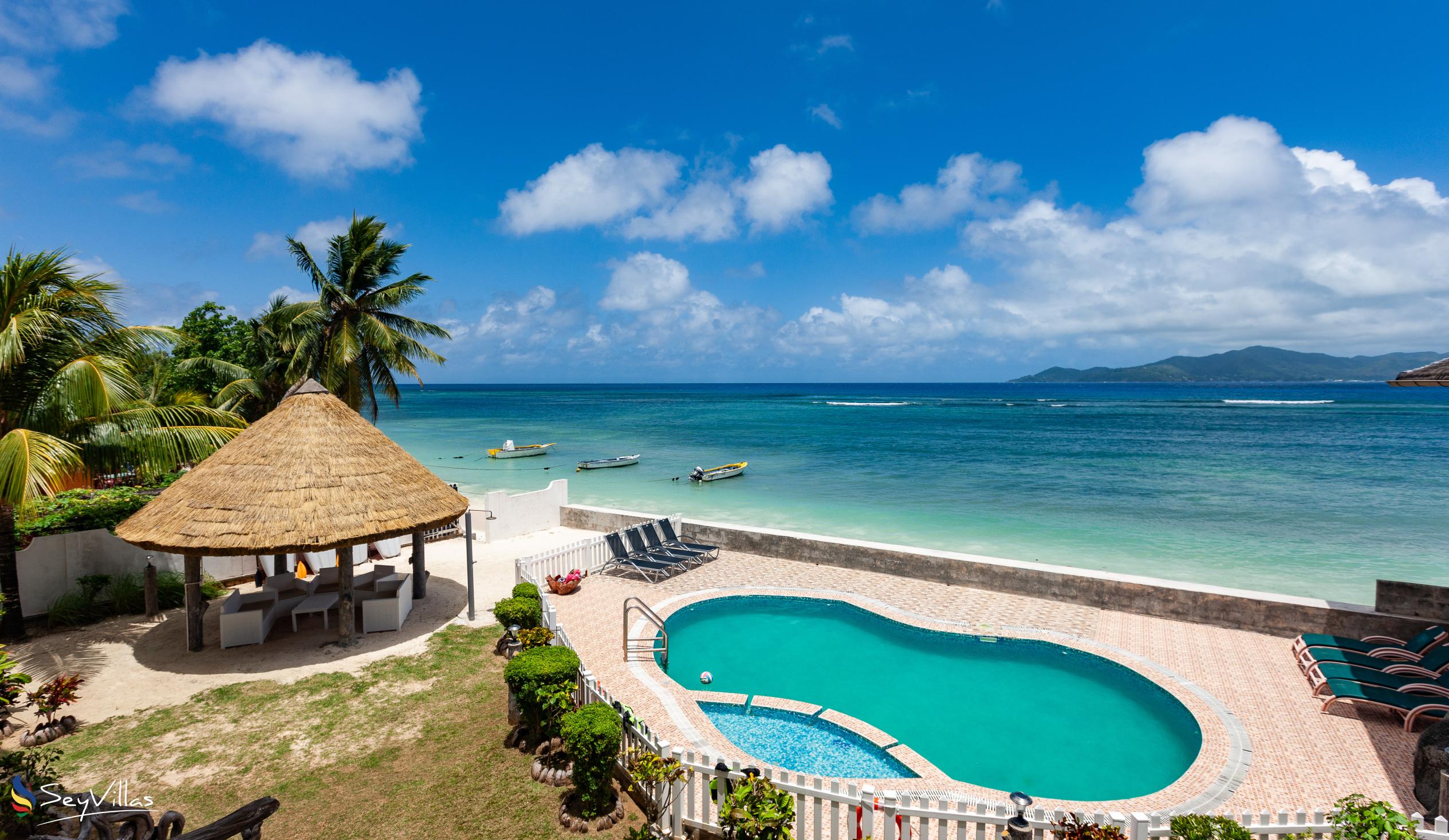 Photo 2: La Digue Emerald Villa - Outdoor area - La Digue (Seychelles)