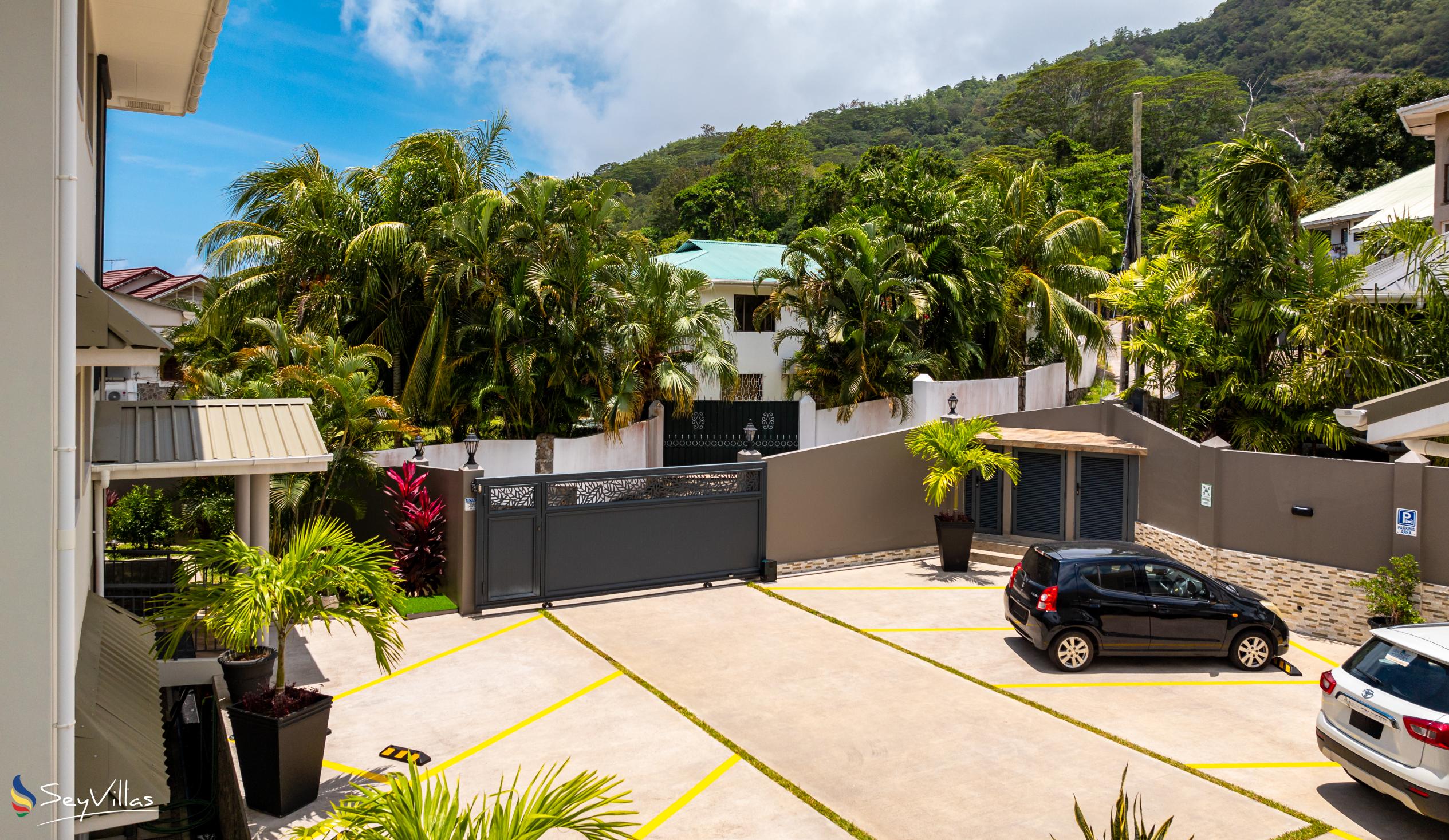 Photo 12: Summer Sand Holiday Apartments - Outdoor area - Mahé (Seychelles)